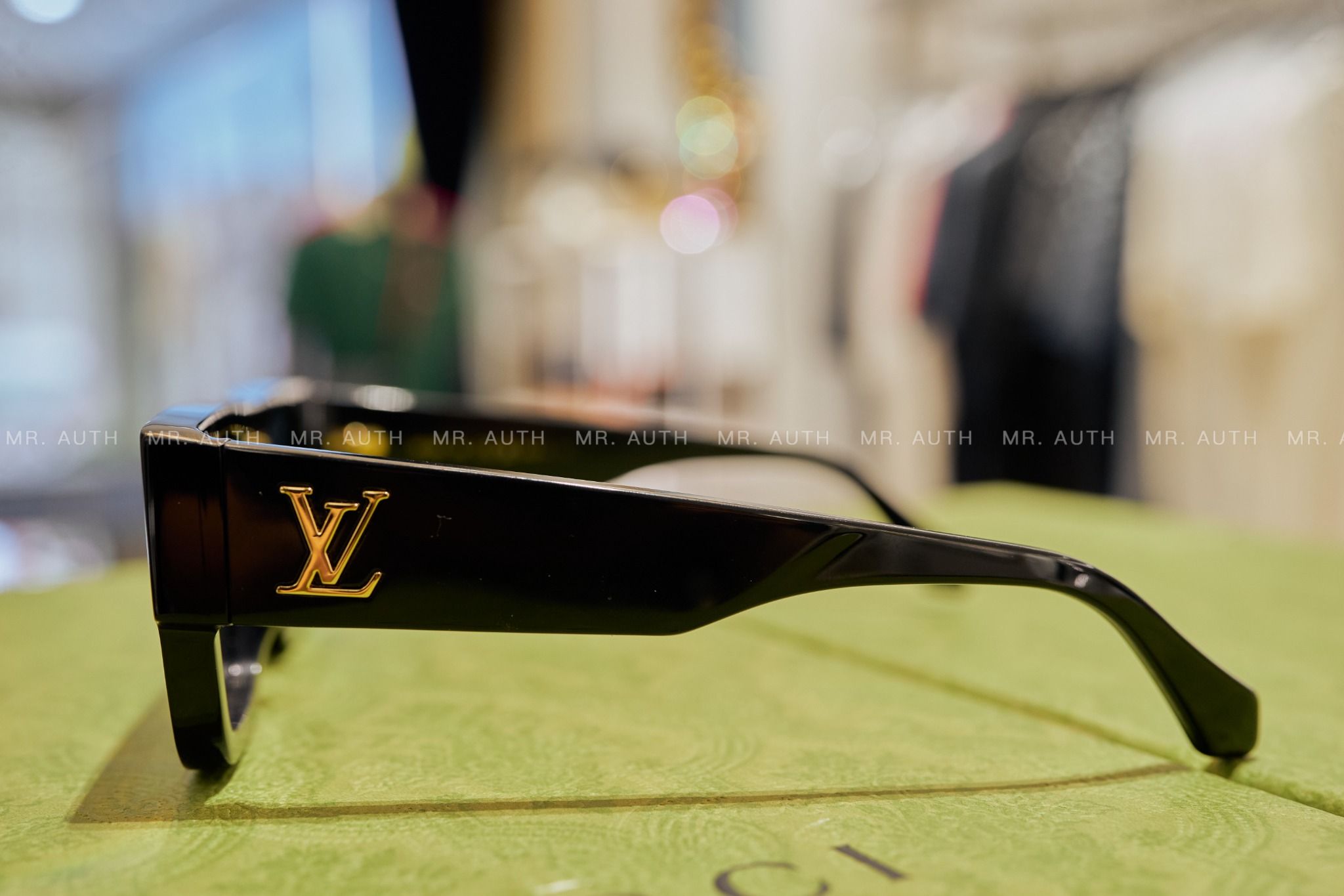Louis Vuitton LV Clash Square Large Sunglasses