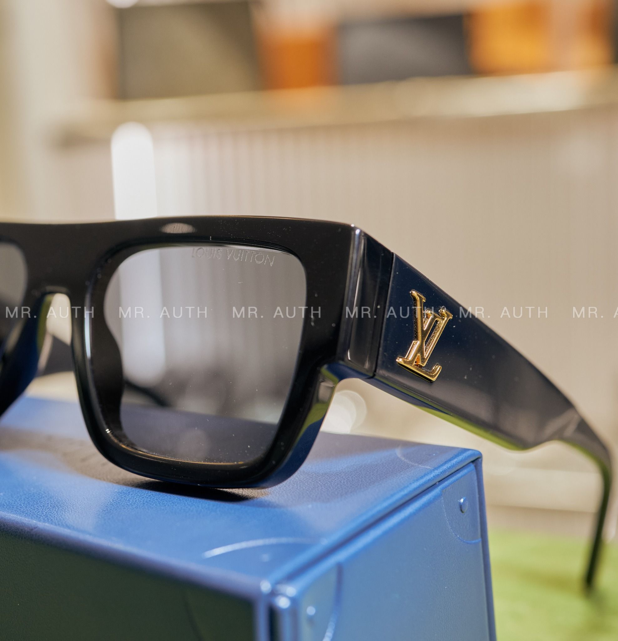 Louis Vuitton LV Clash Square Large Sunglasses