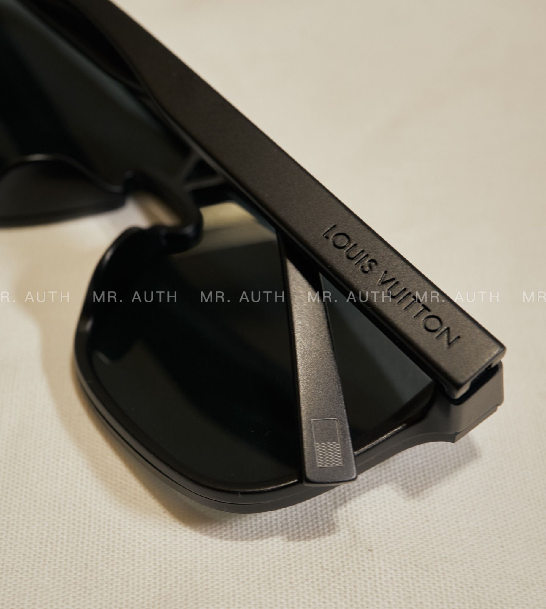 Louis Vuitton LV Waimea Sunglasses