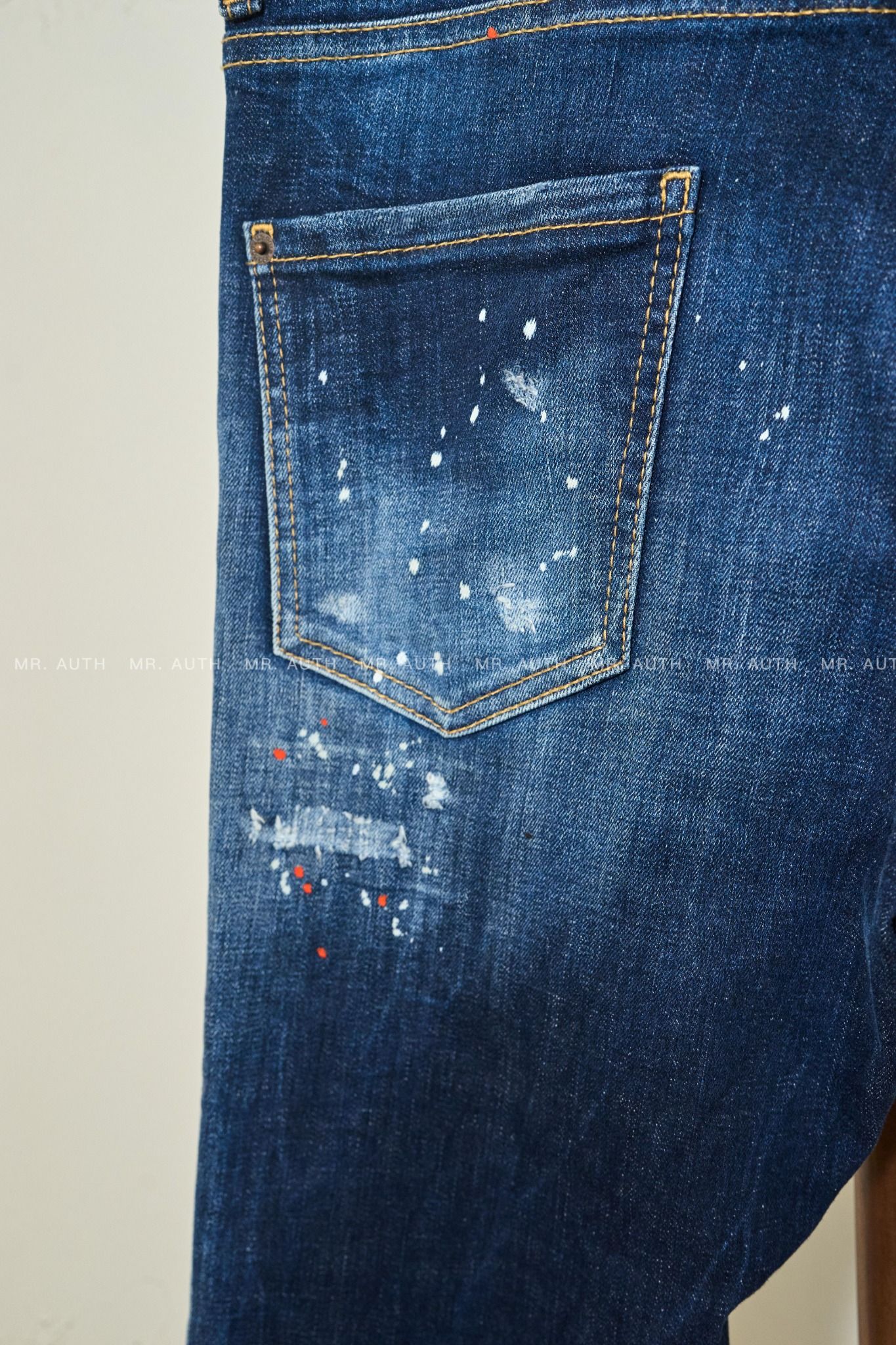 Dsquared2 Coolguy Jeans.