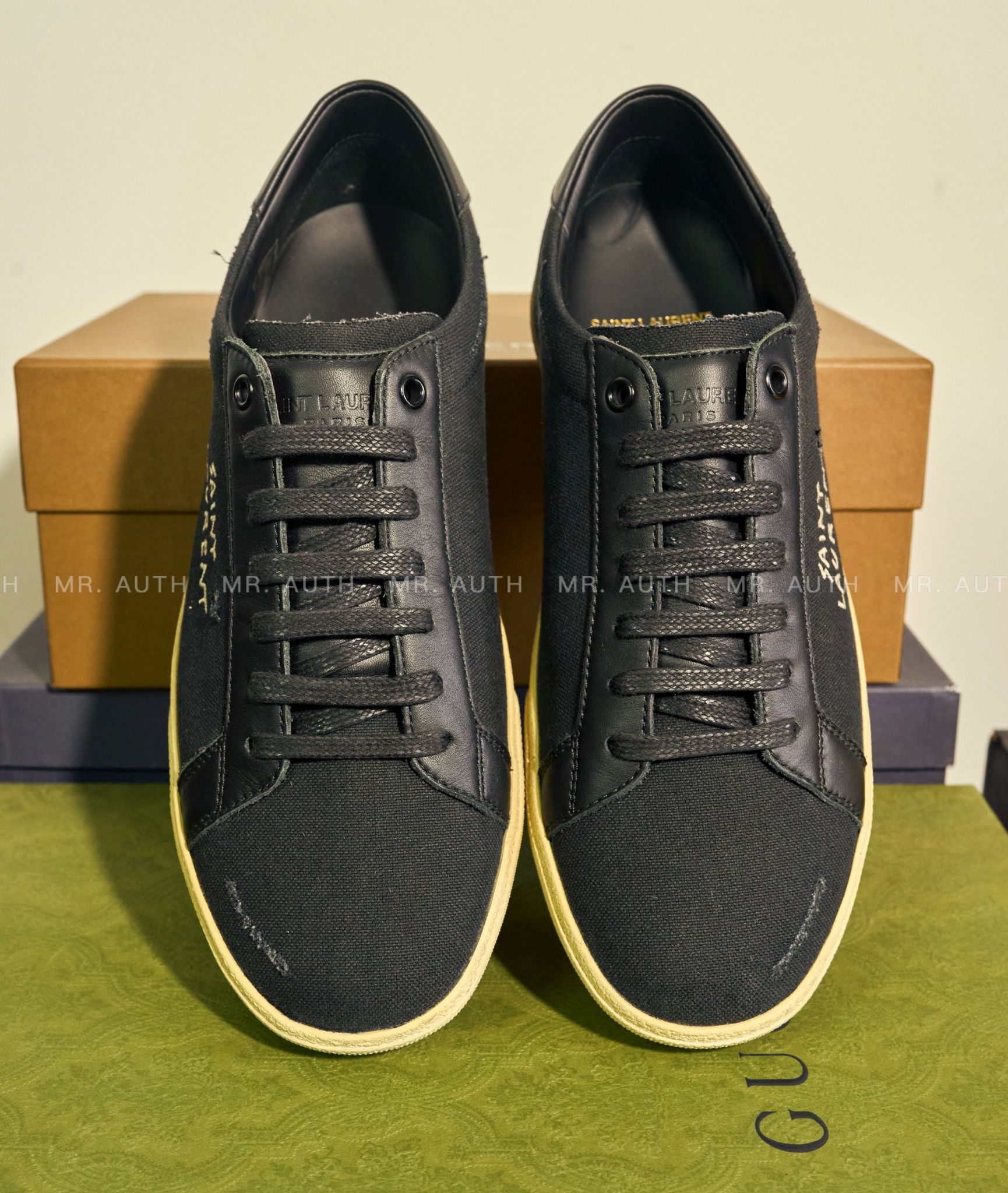 Saint Laurent Sneaker.