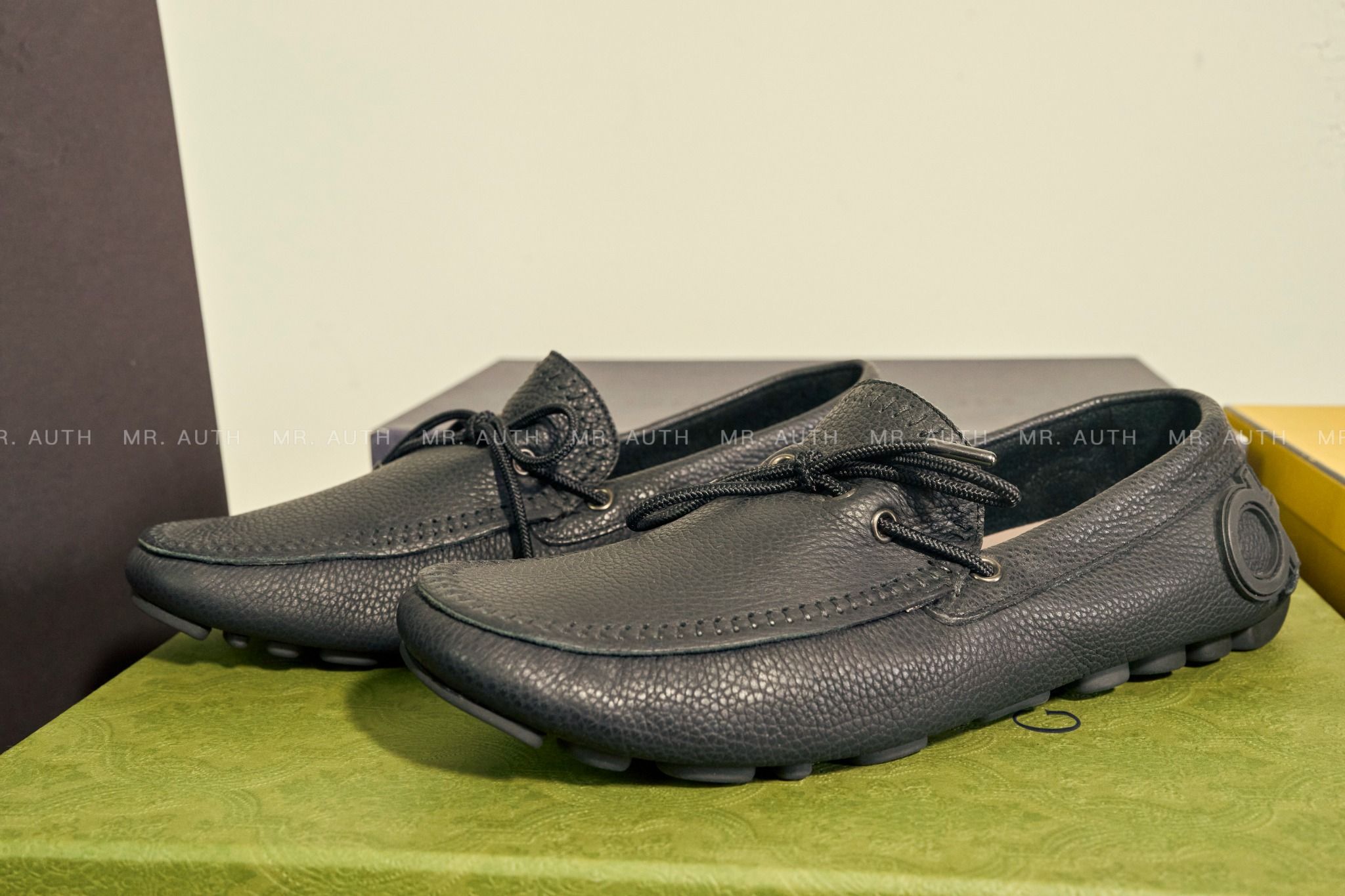 Giày Salvatore Ferragamo Mocassin.