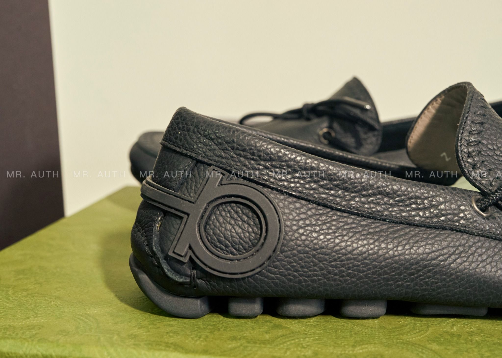 Giày Salvatore Ferragamo Mocassin.