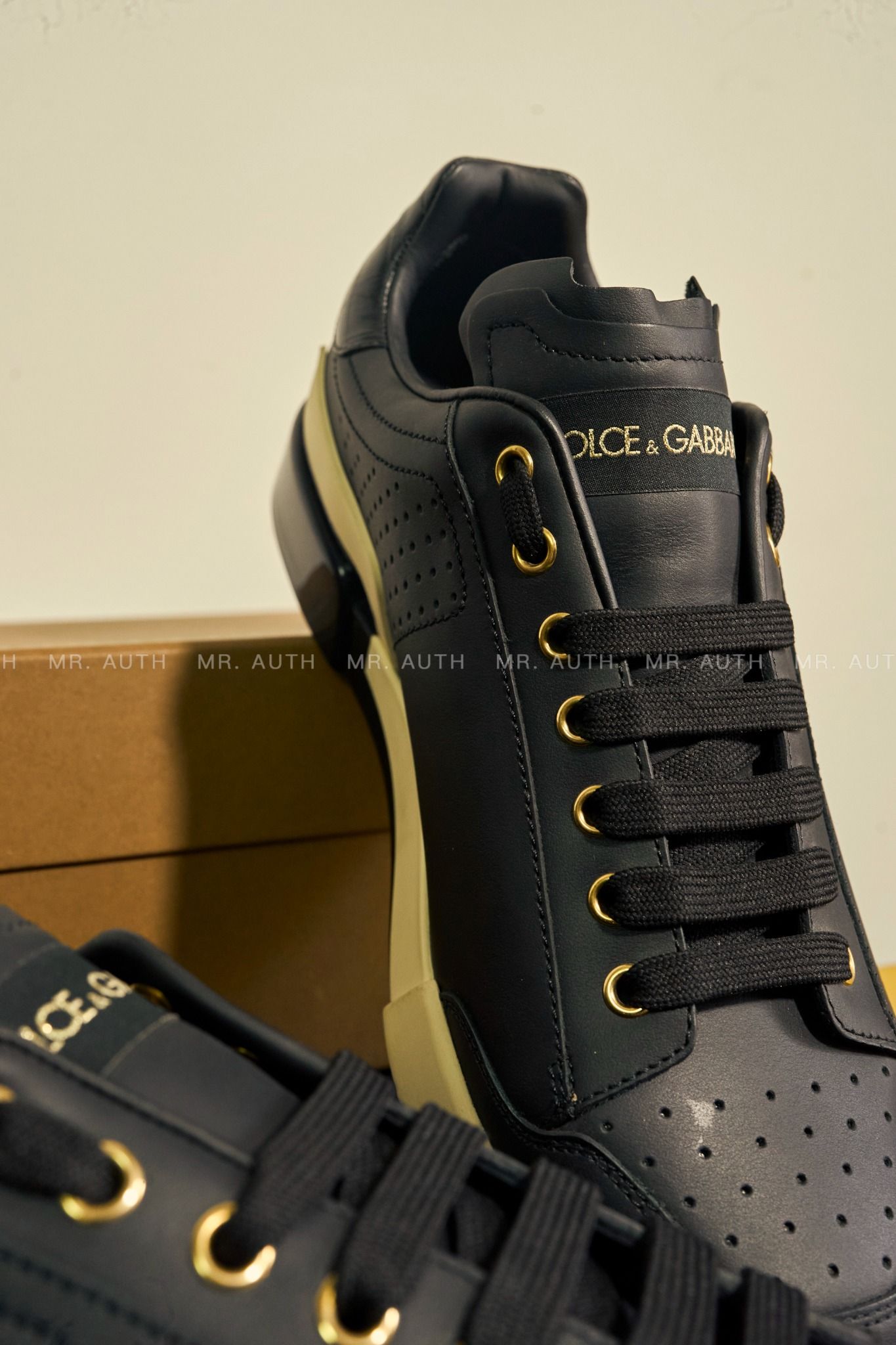 Dolce & Gabbana Sneakers.