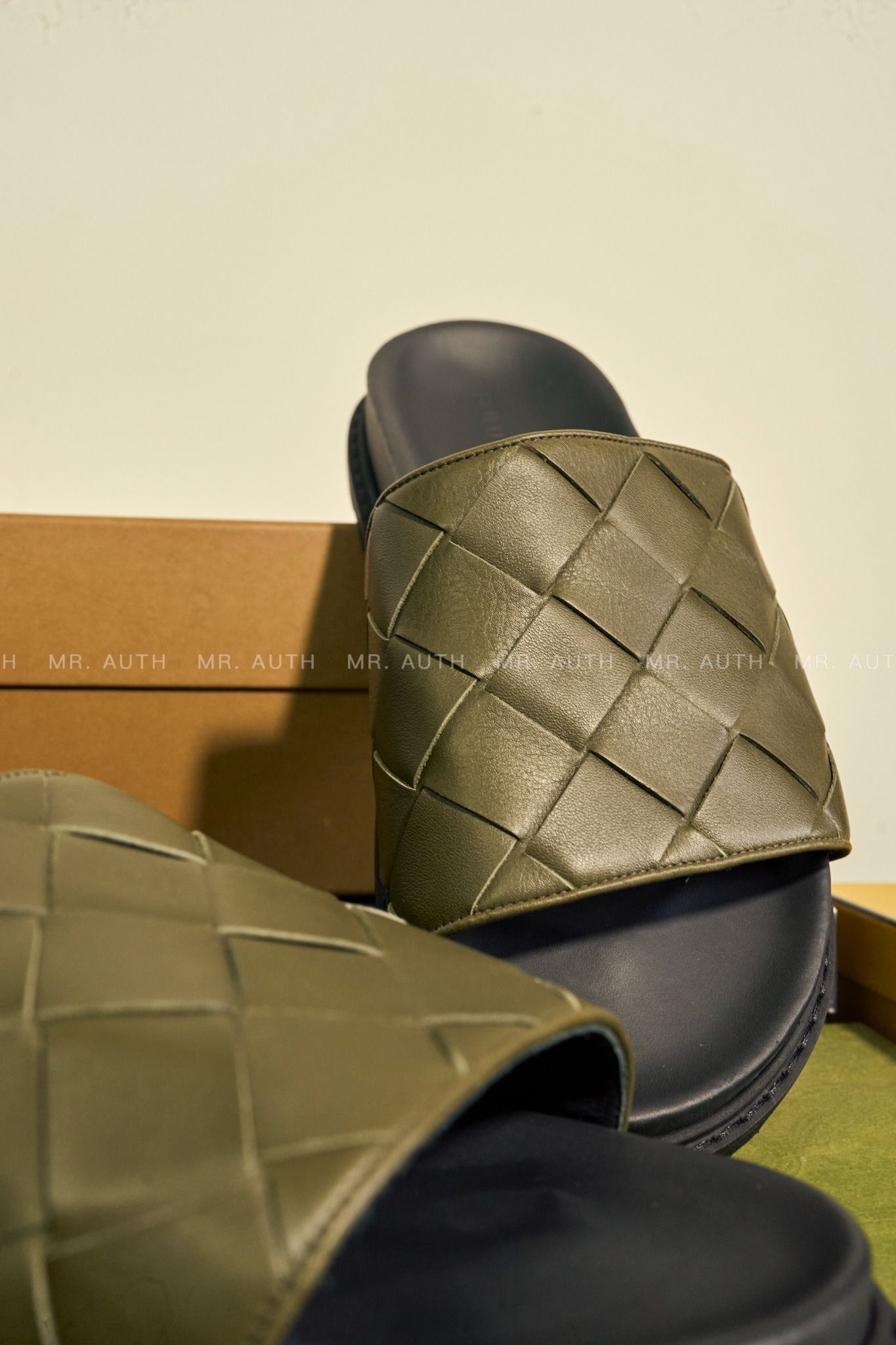 Bottega Veneta Intrecciato Leather Slides