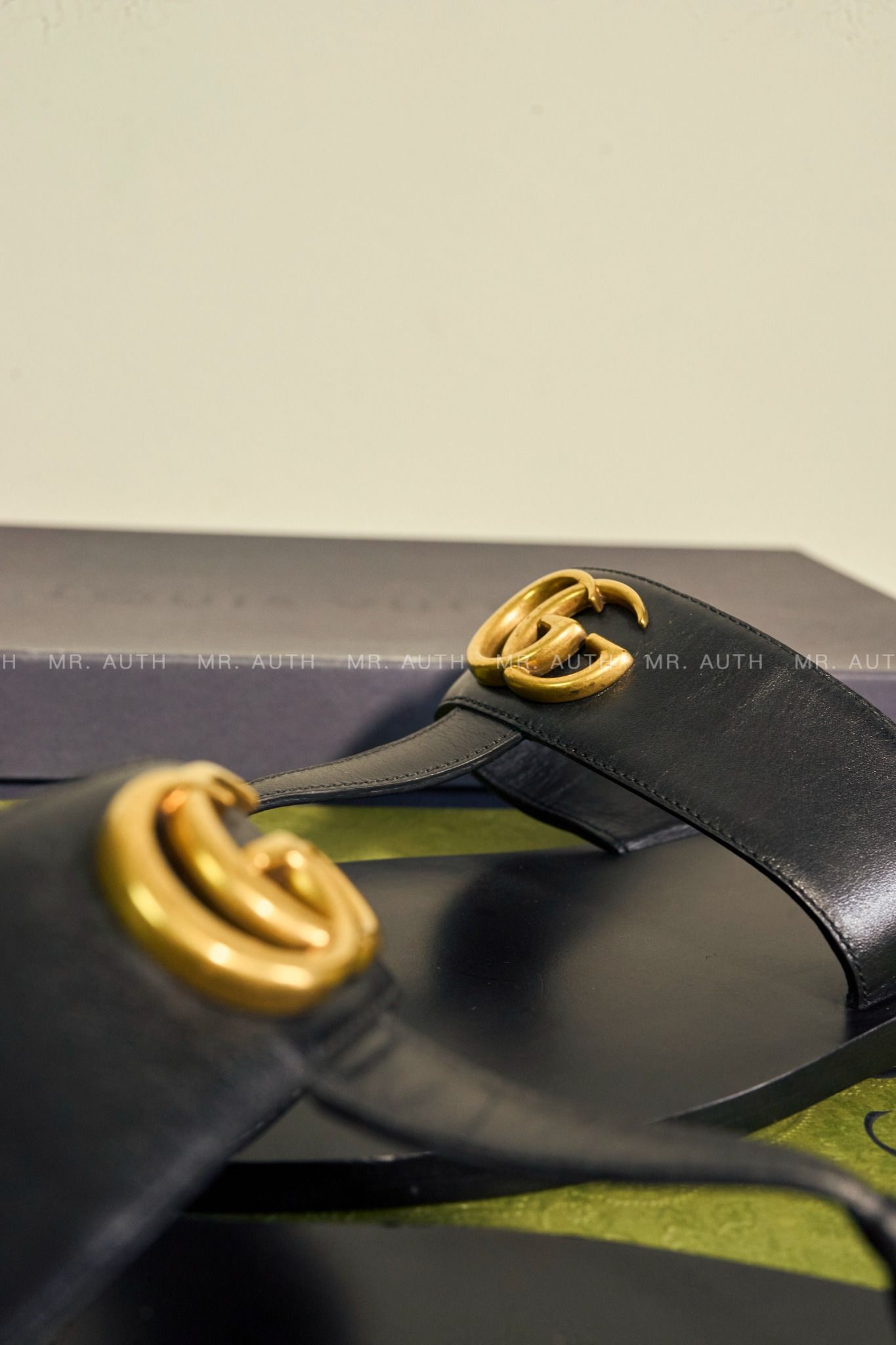 Dép Versace Greca Sandals.