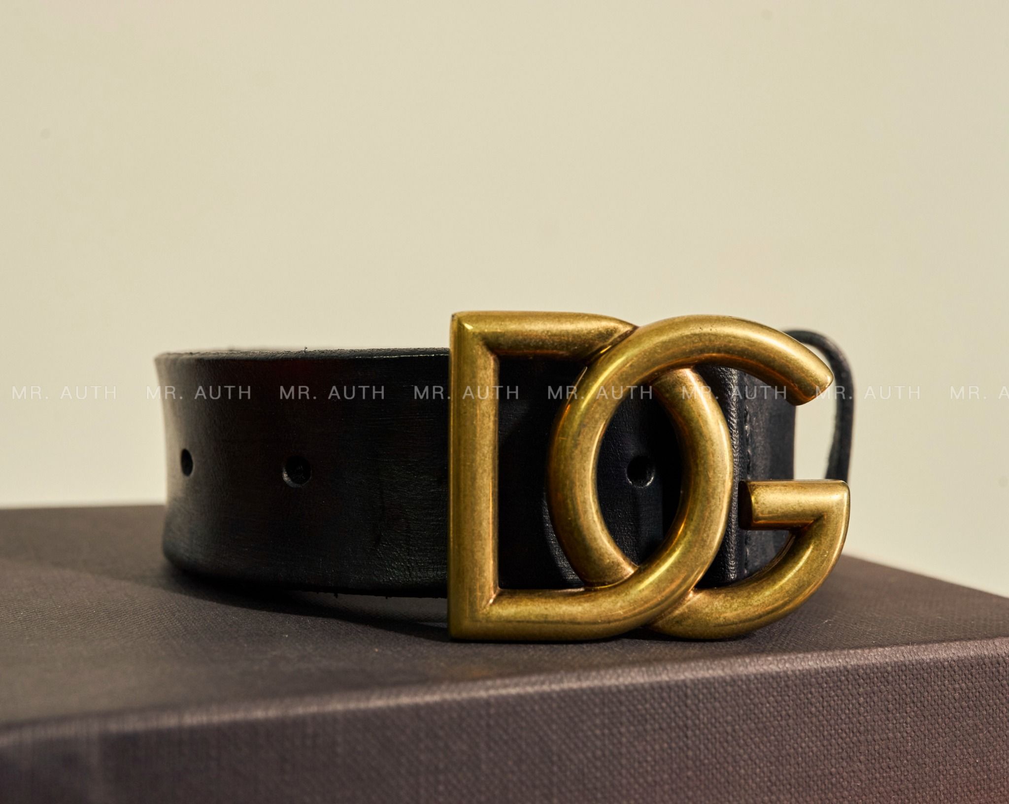 Dolce & Gabbana Split-grain Leather With Crossover DG Logo Belt.