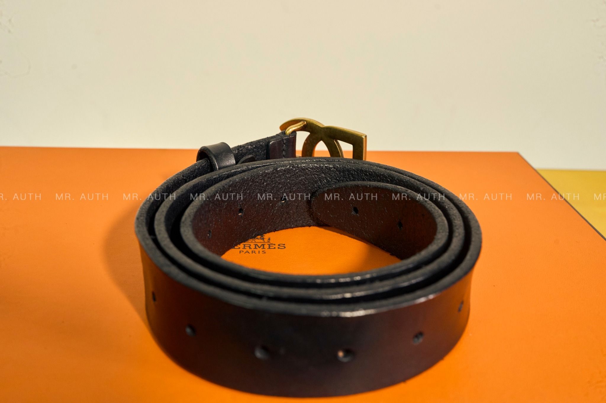 Dolce & Gabbana Split-grain Leather With Crossover DG Logo Belt.