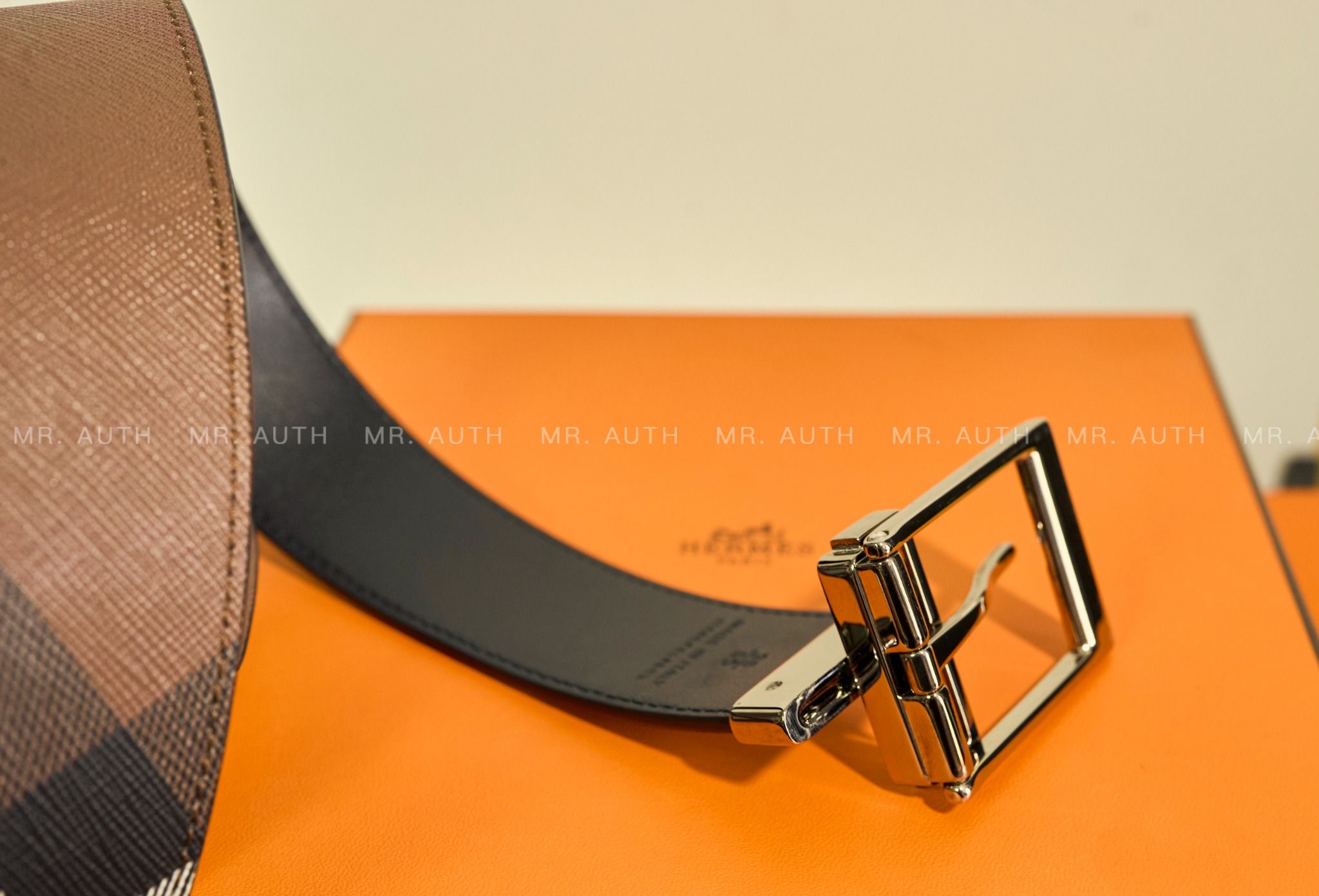 Burberry Trench Reversible Leather Belt.