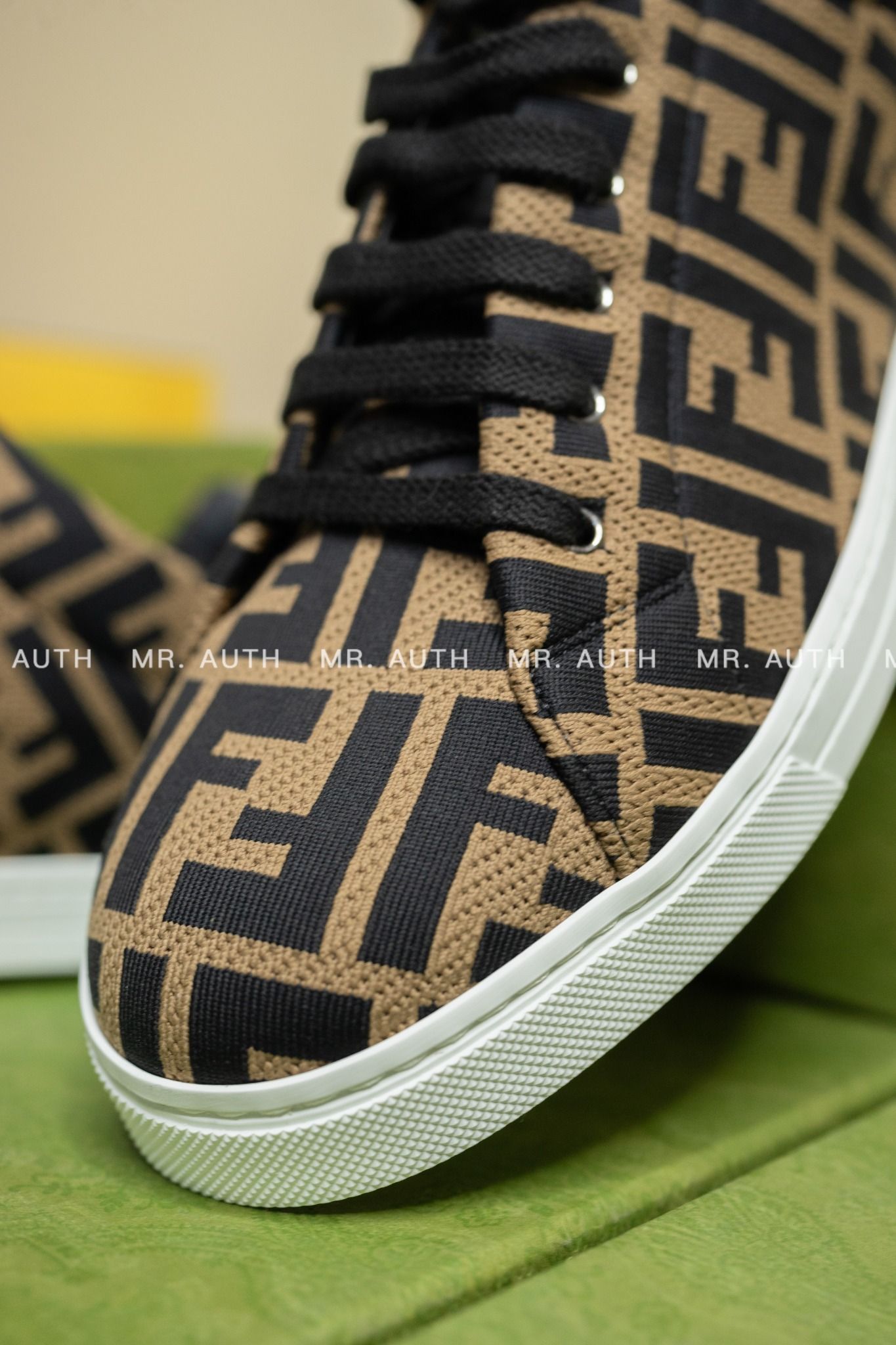 Fendi FF Jacquard Fabric Low-tops.