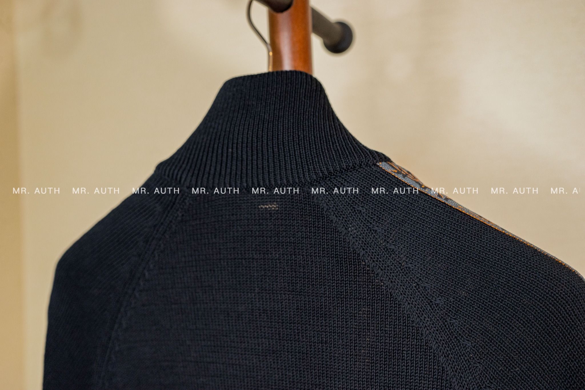 Dior Sweater with Dior Oblique Inserts.