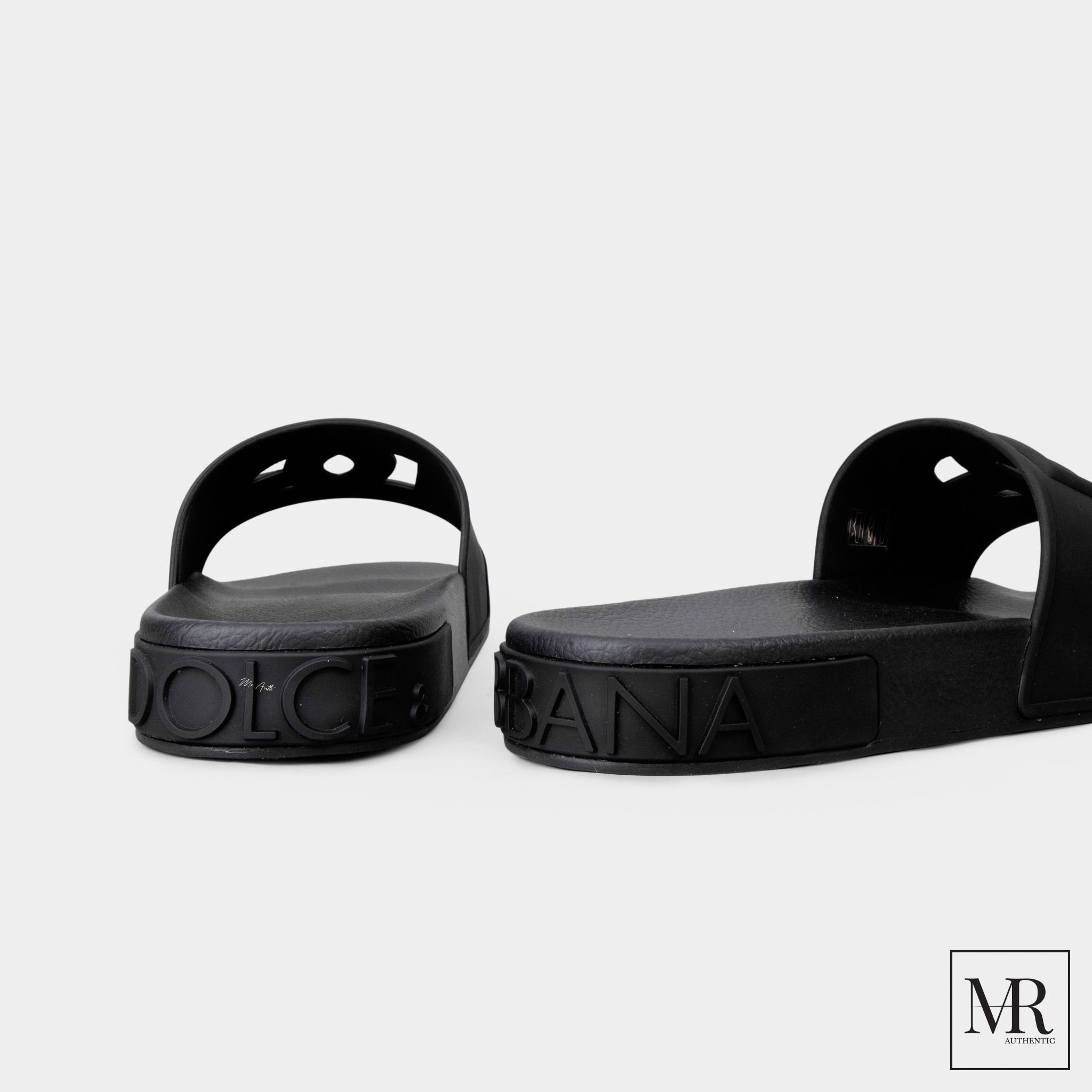 Dép Dolce & Gabbana Rubber Beachwear Slides with DG Millennials Logo.