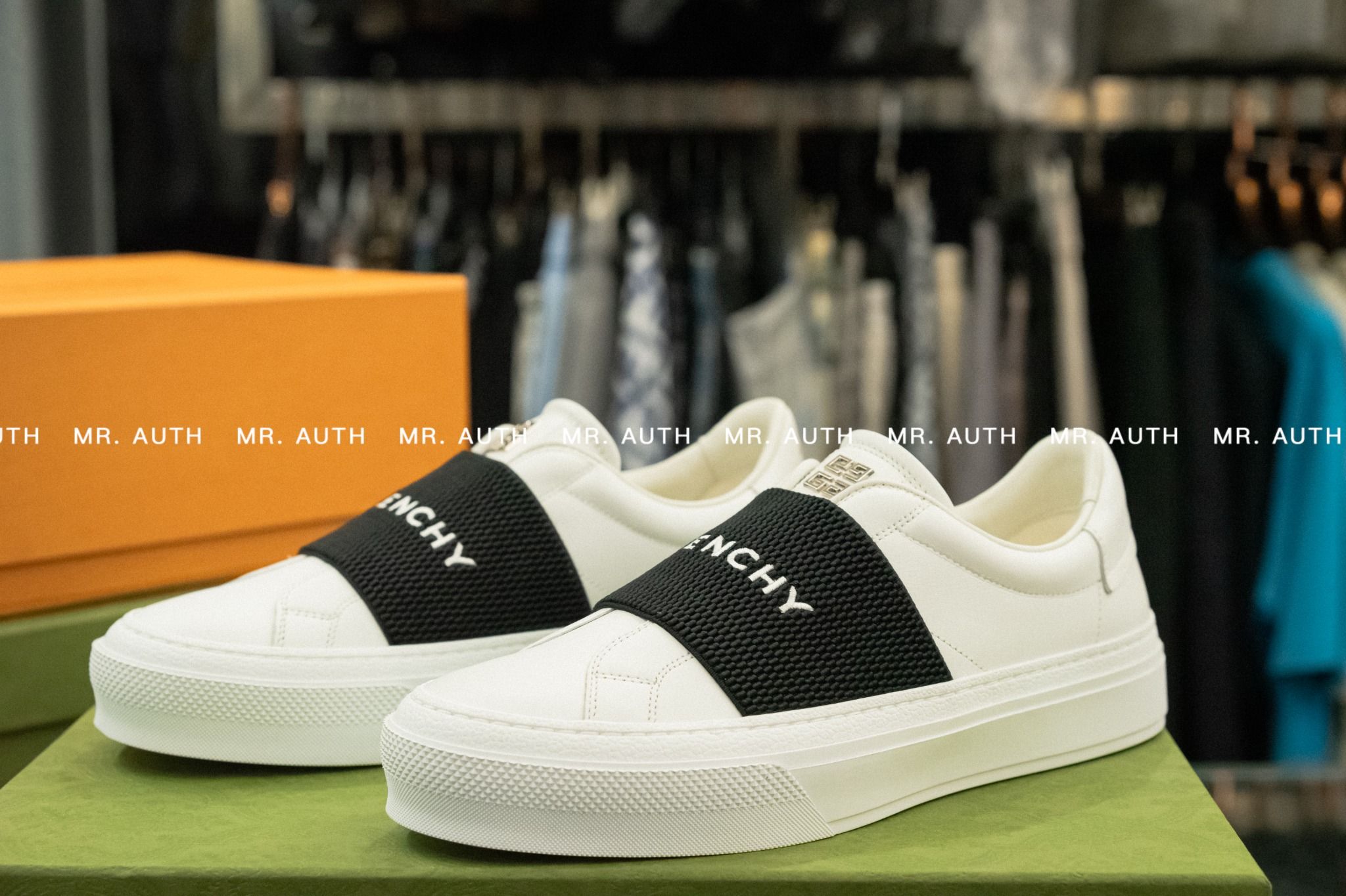 Givenchy City Sport sneakers in leather with GIVENCHY Strap