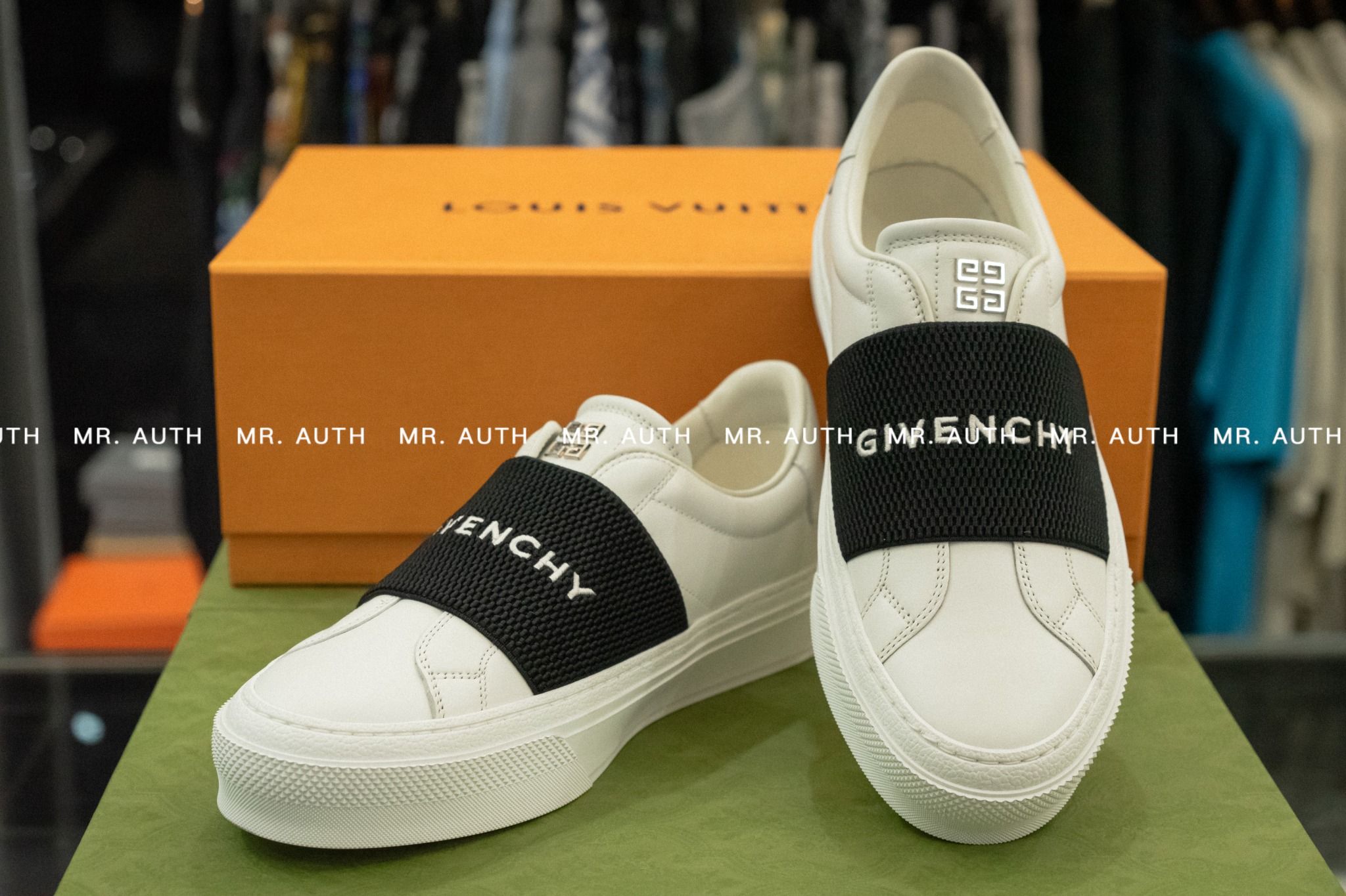 Givenchy City Sport sneakers in leather with GIVENCHY Strap
