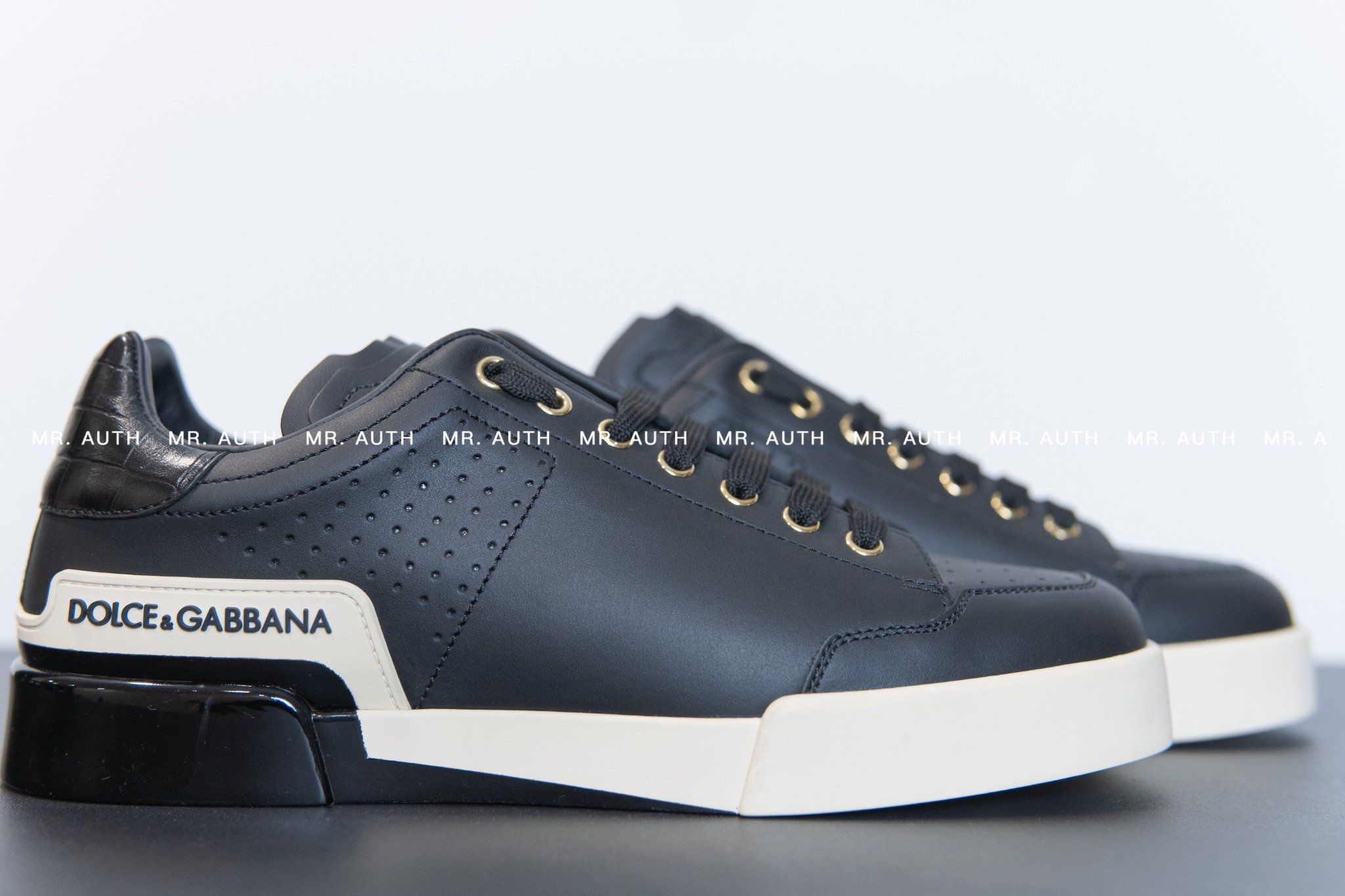 Dolce & Gabbana Sneakers.