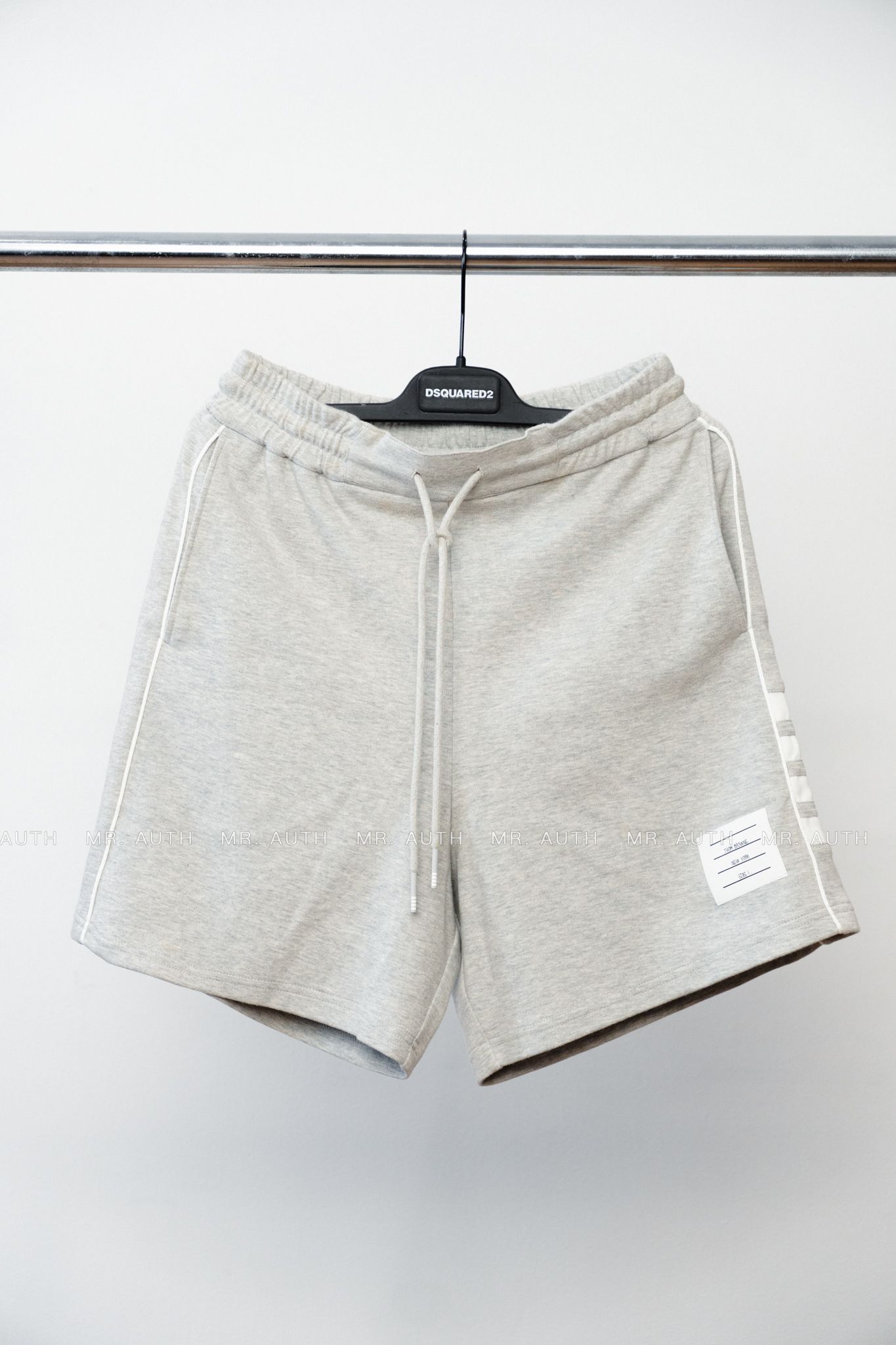 Quần Thom Browne Medium Plain Weave Suiting 4-Bar Shorts.