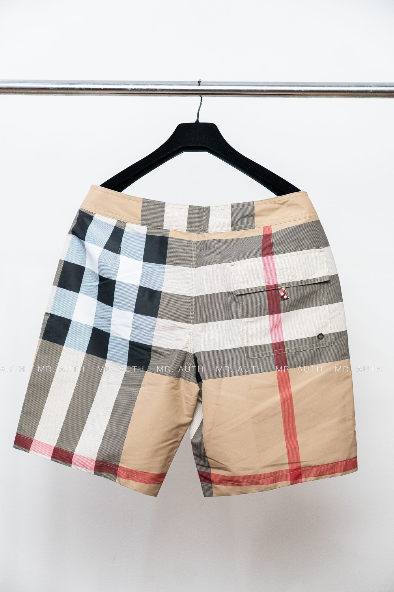 Quần Burberry Check Swim Shorts.