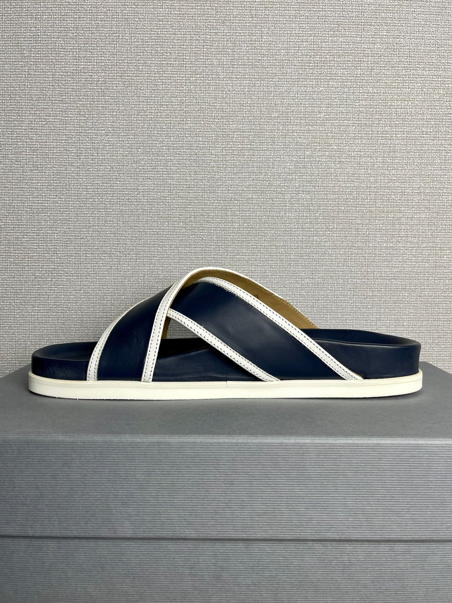 Dép Thom Browne Criss-Cross Leather Sandals.
