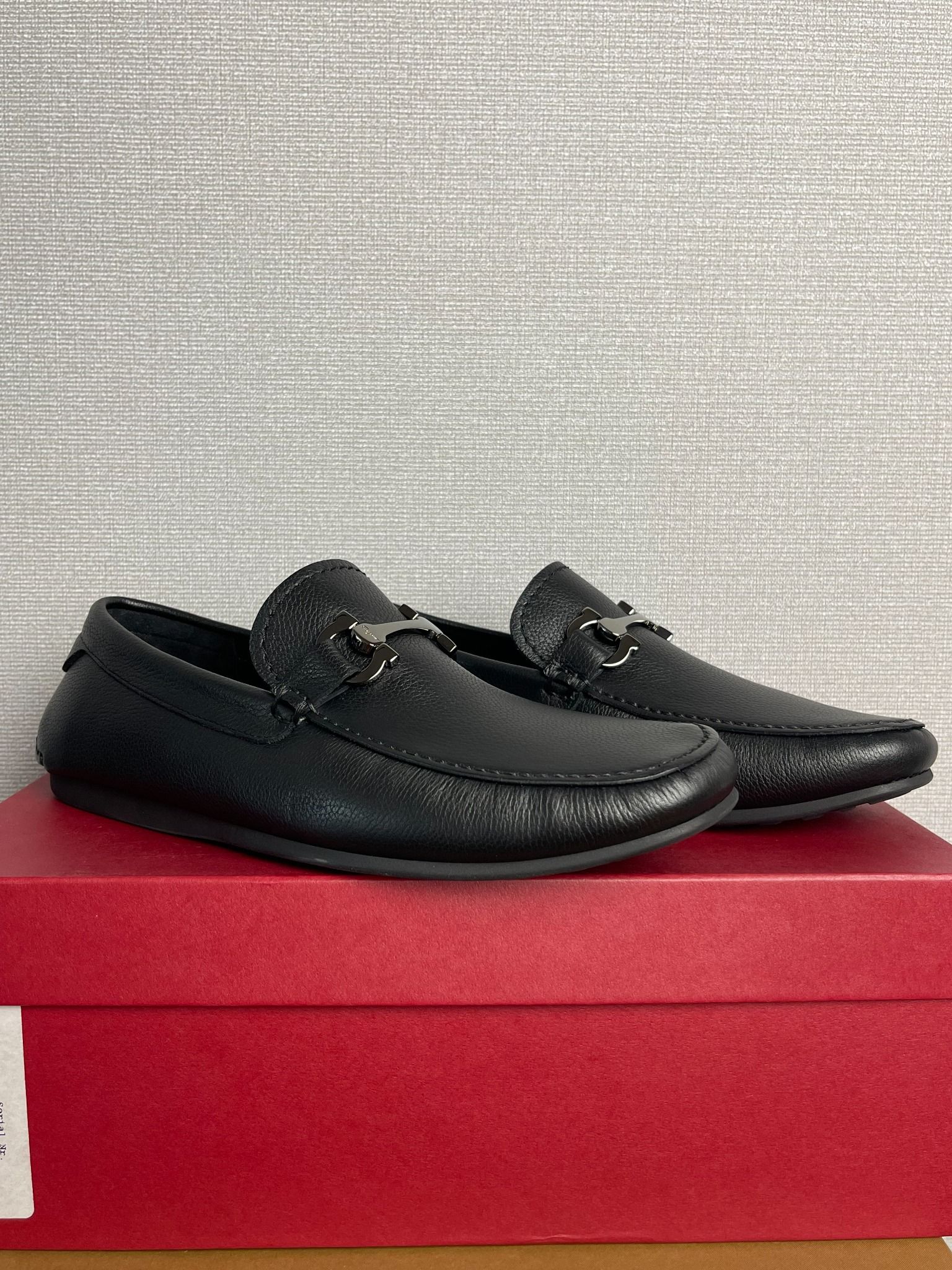 Giày Salvatore Ferragamo Driver With Gancini Ornament.