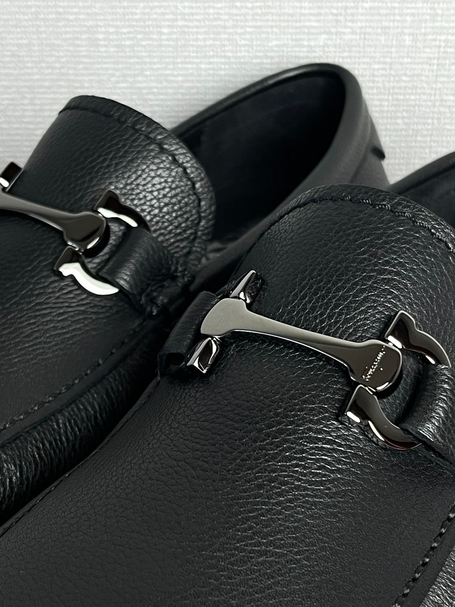 Giày Salvatore Ferragamo Driver With Gancini Ornament.