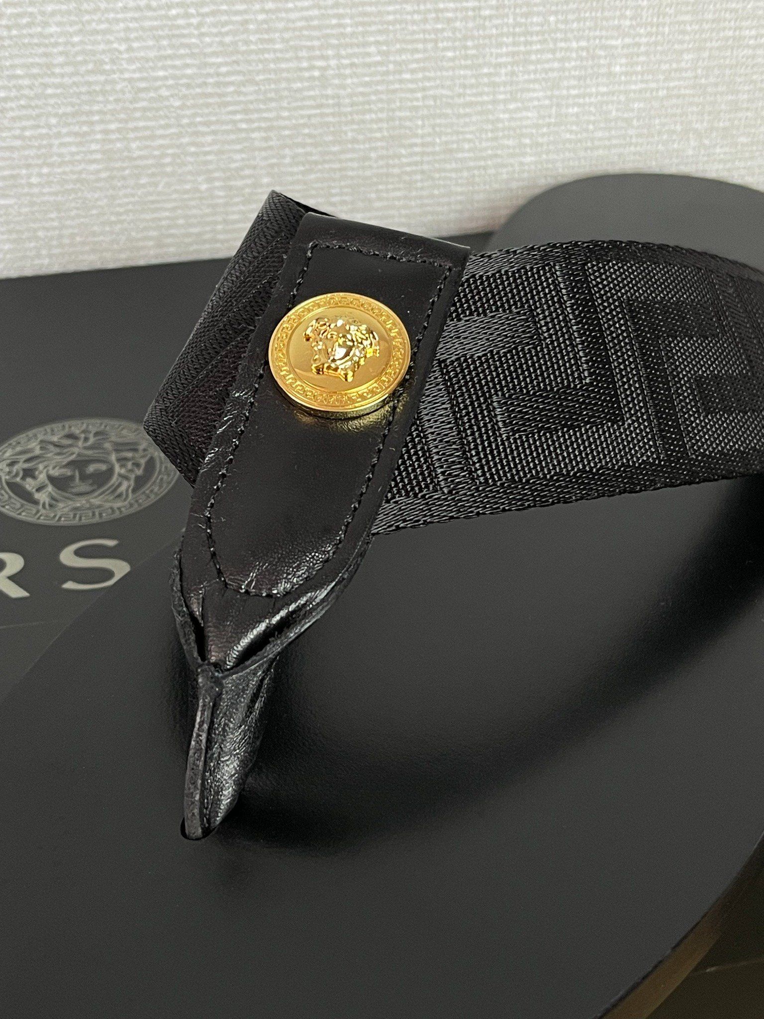 Dép Versace Greca Sandals.