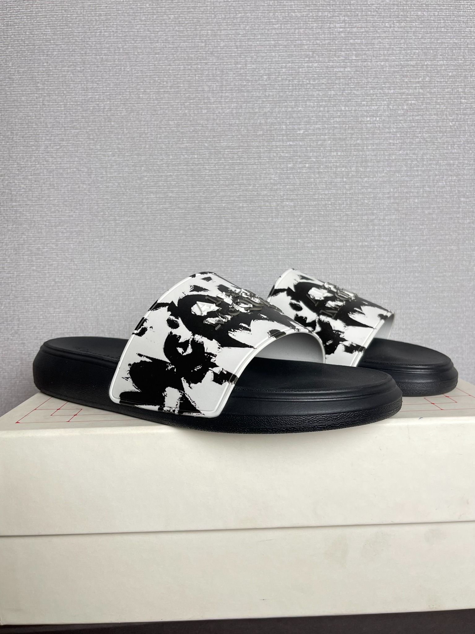 Dép Alexander Mcqueen Mega Graffiti Slider
