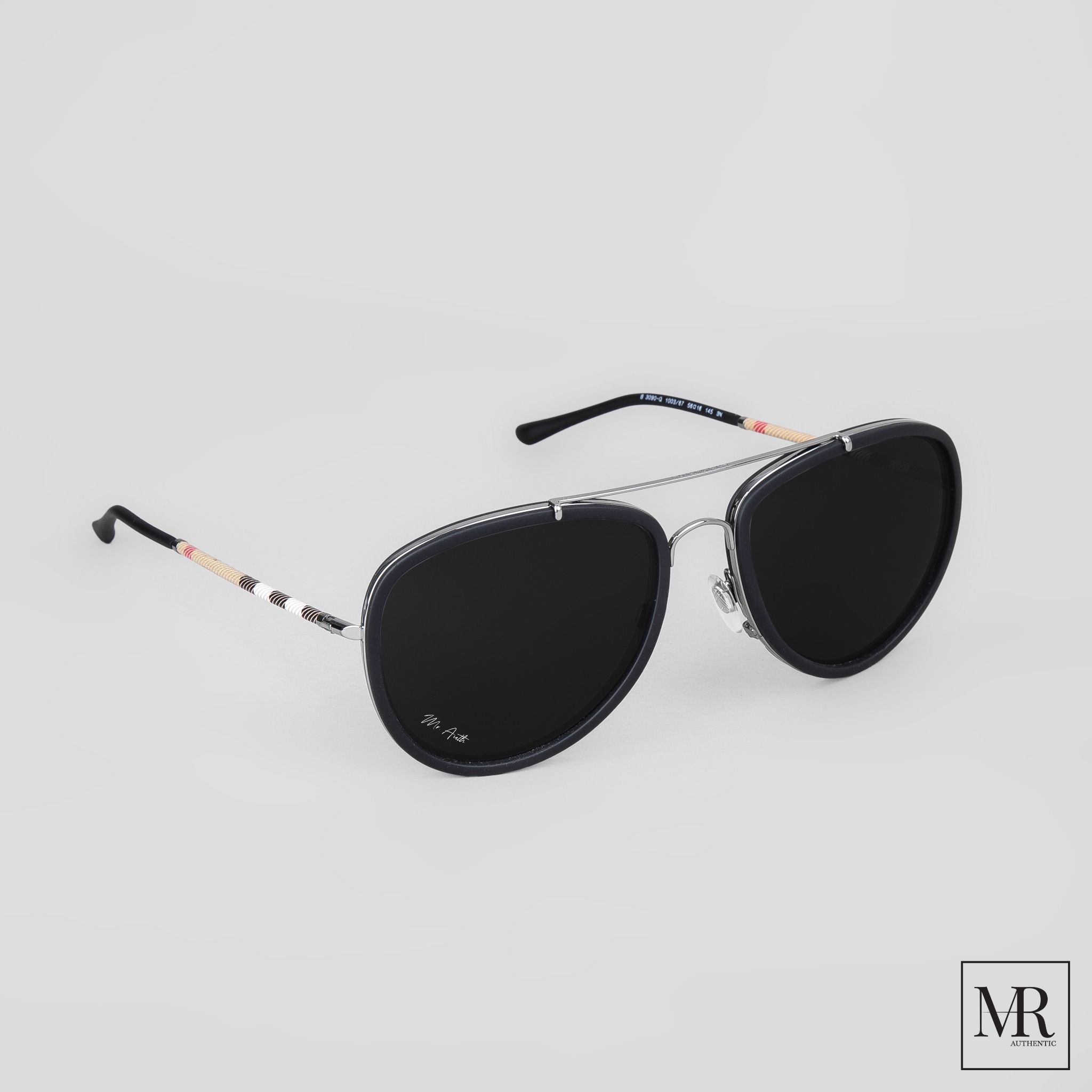 Kính mát Burberry Sunglasses.