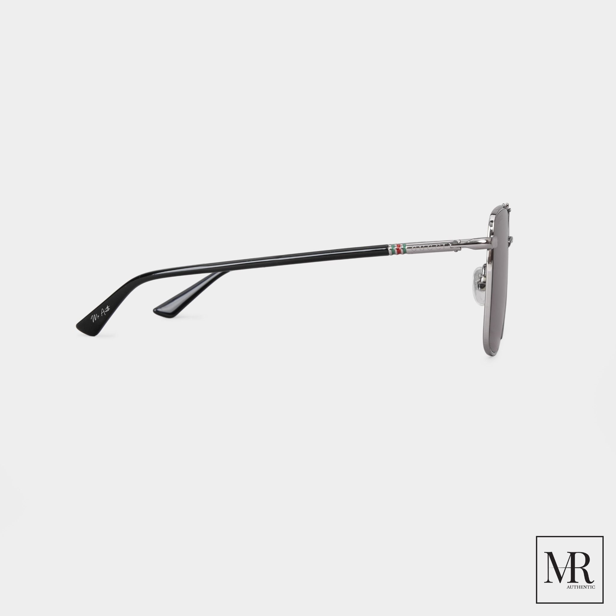 Kính mát Gucci Sunglasses.
