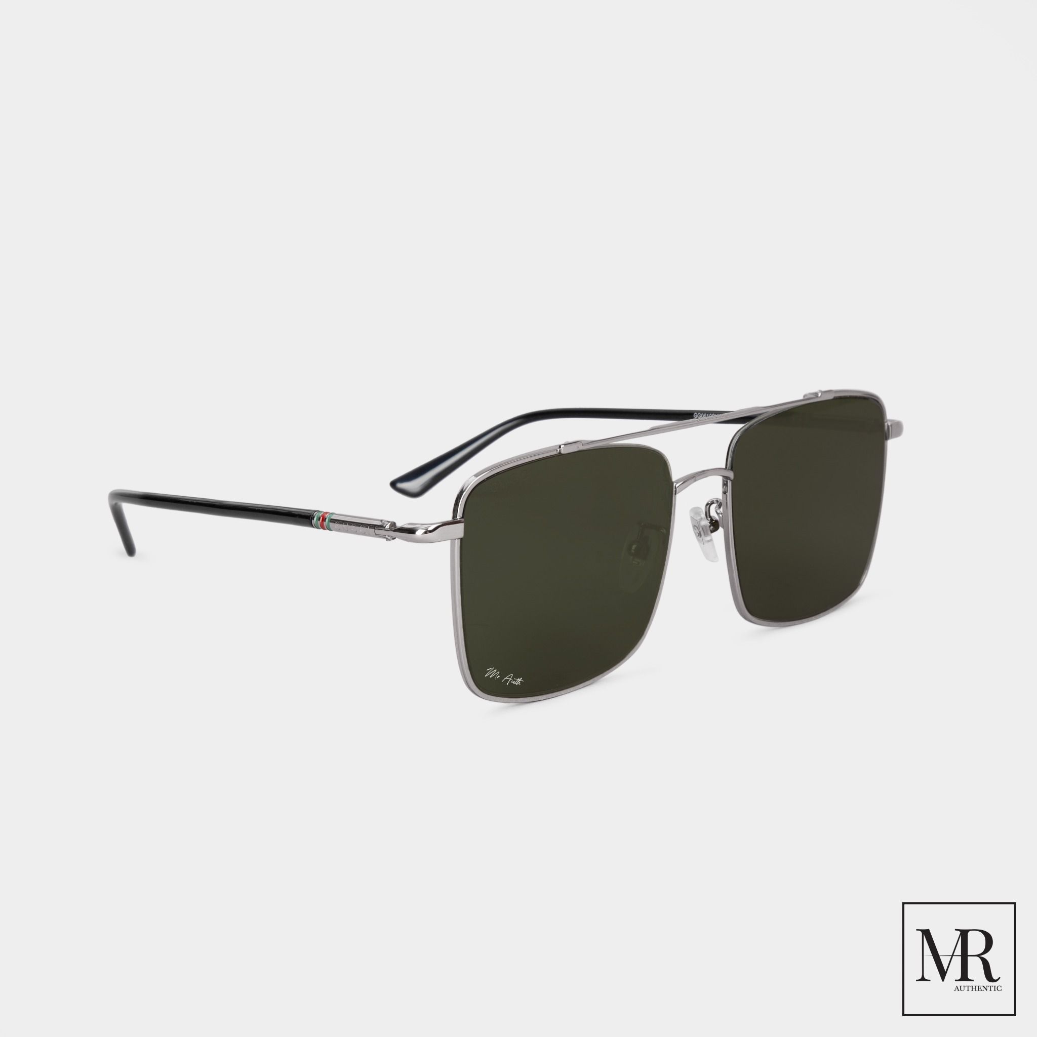 Kính mát Gucci Sunglasses.
