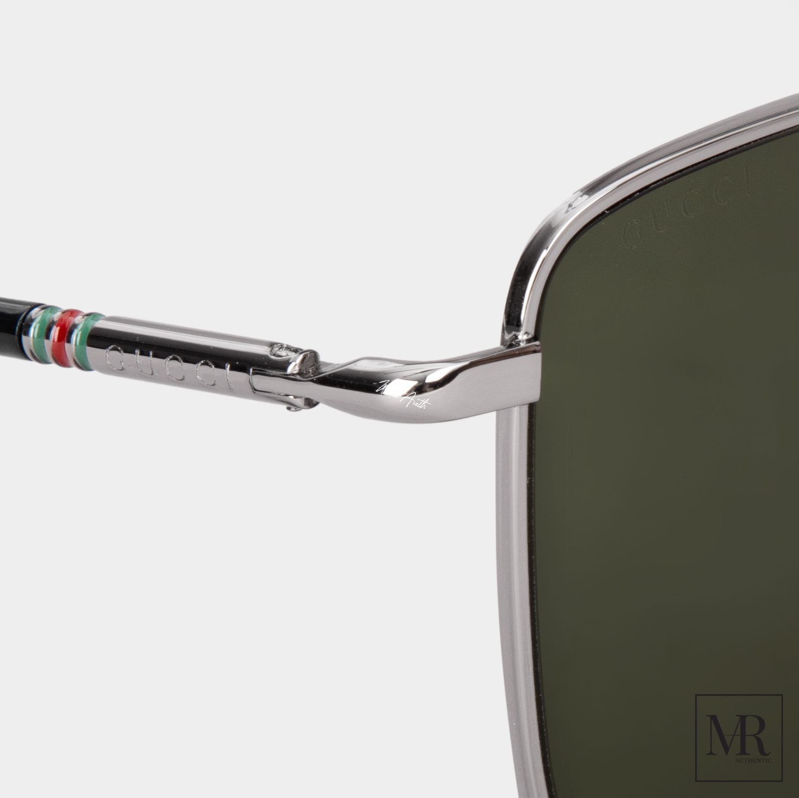 Kính mát Gucci Sunglasses.
