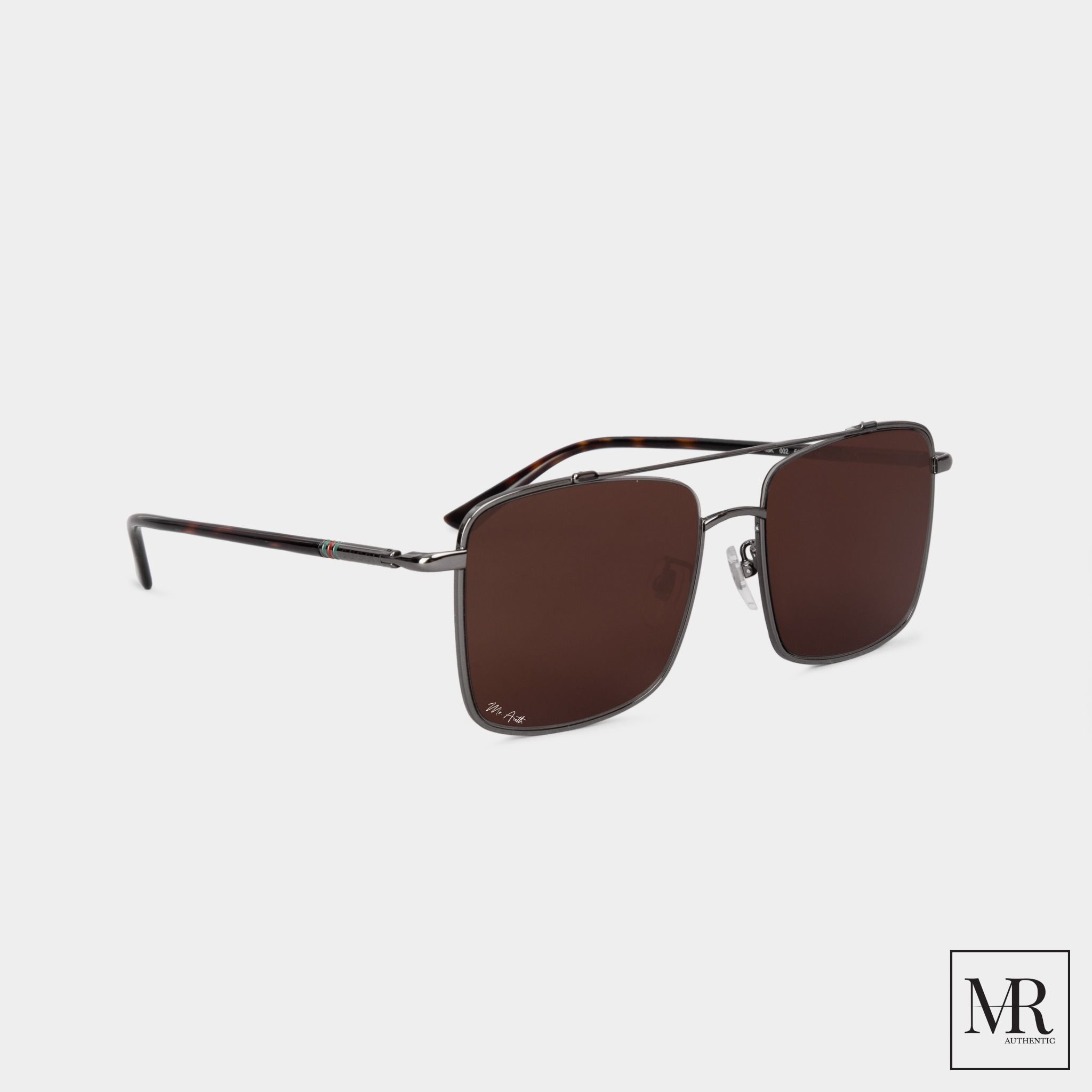 Kính mát Gucci Sunglasses.