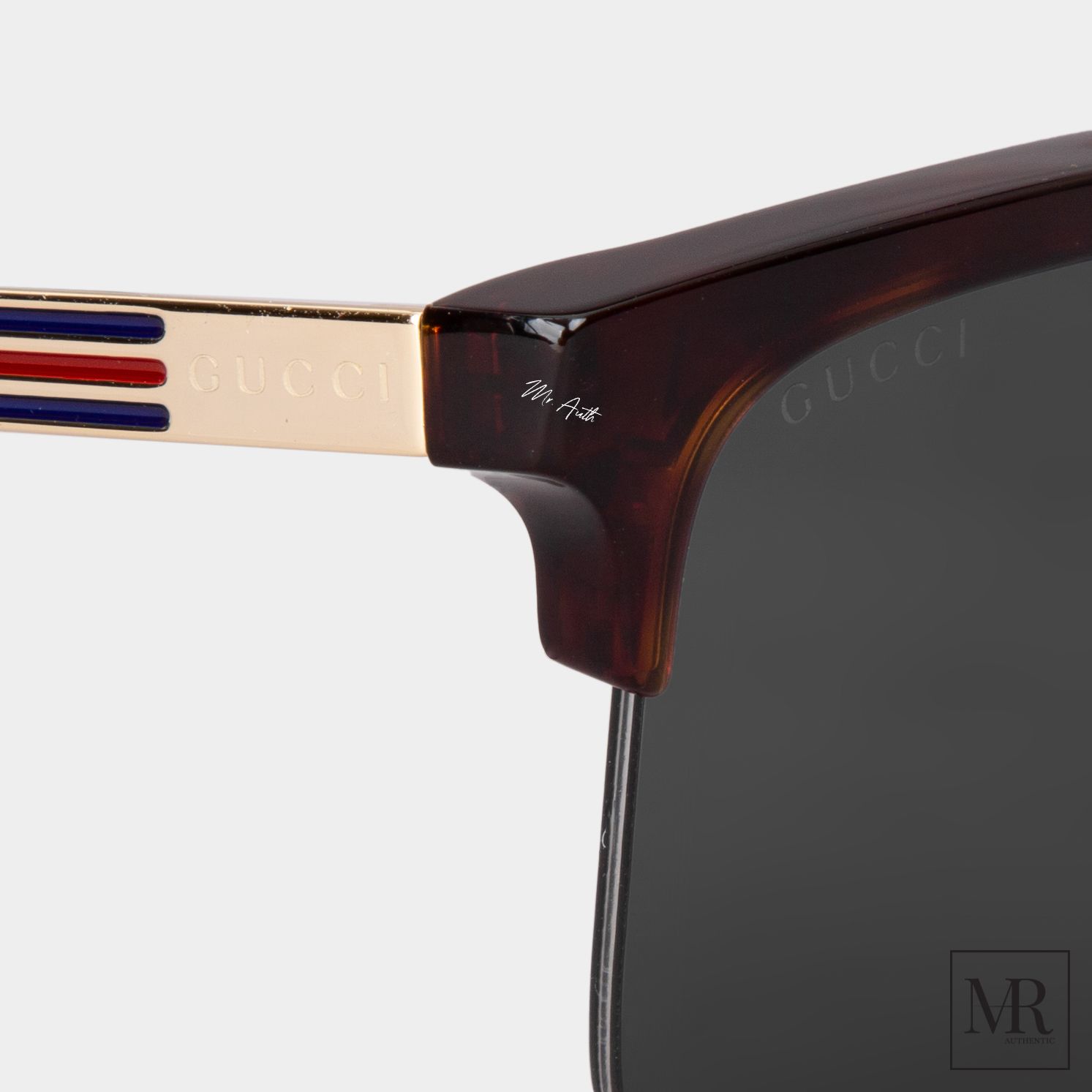 Kính mát Gucci Sunglasses.