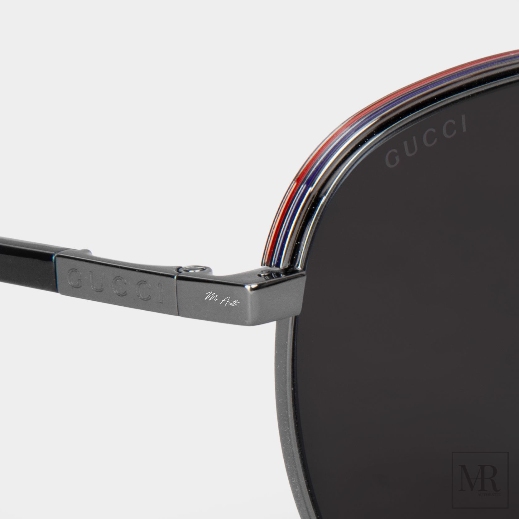 Kính mát Gucci Sunglasses.