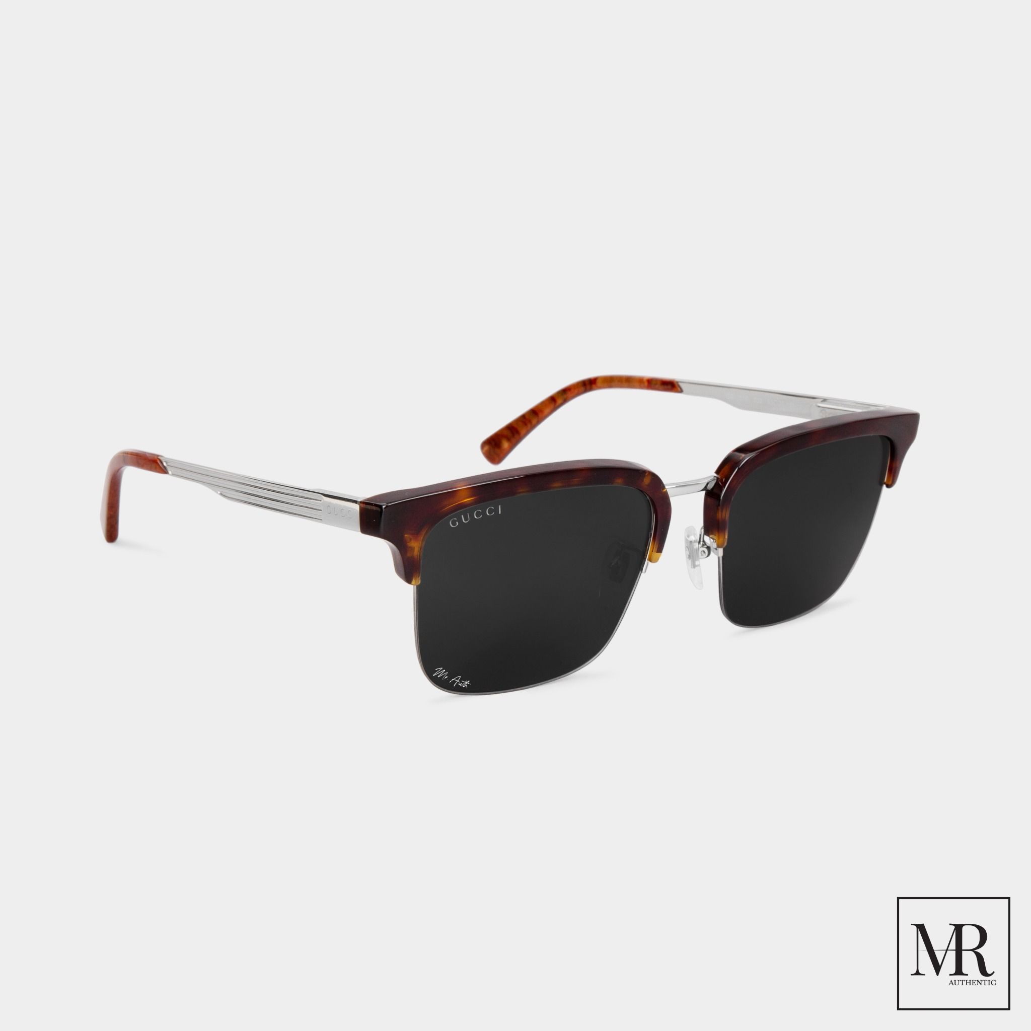 Kính mát Gucci Sunglasses.