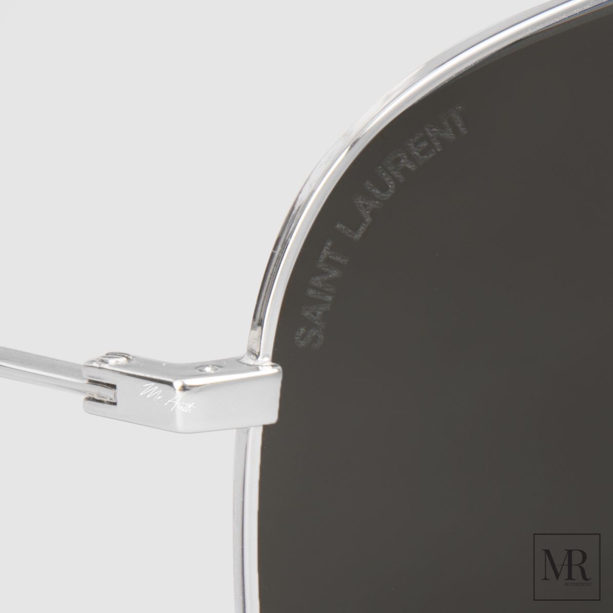 Kính mát Saint Laurent Sunglasses.