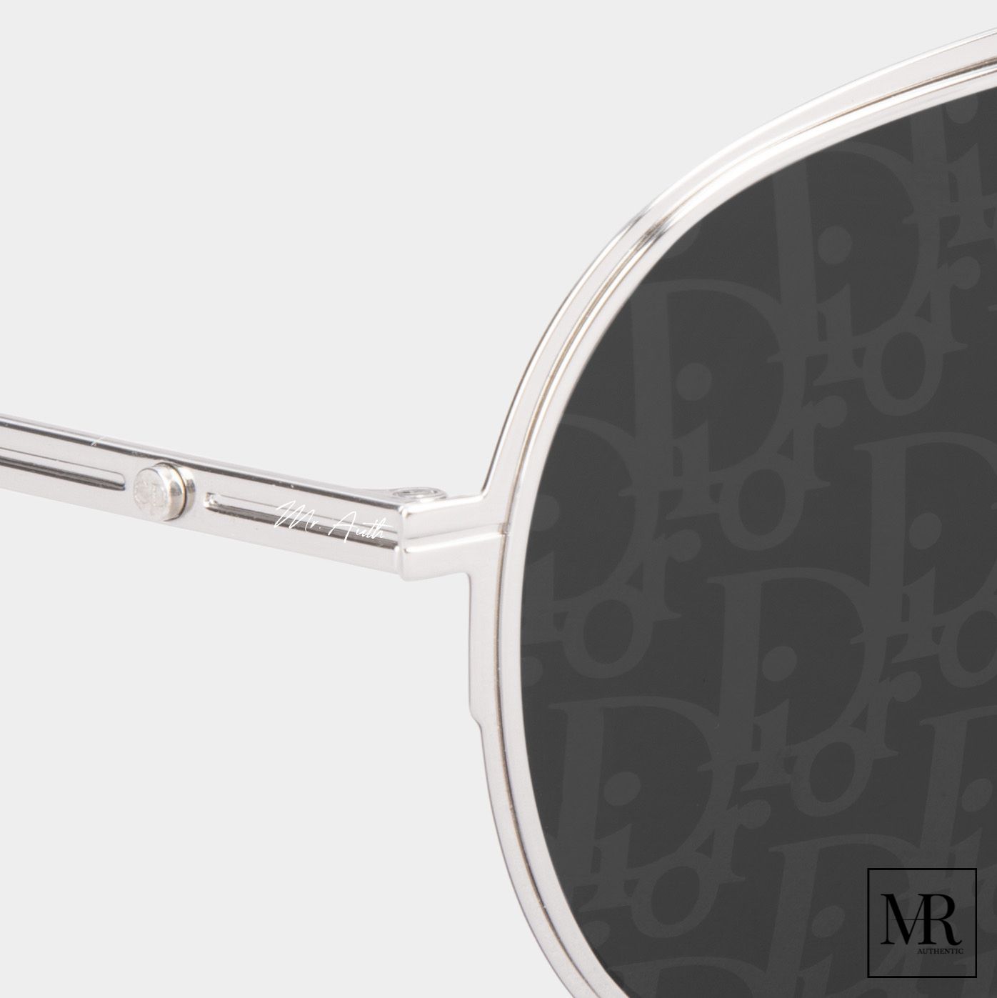 Kính mát Dior Sunglasses.