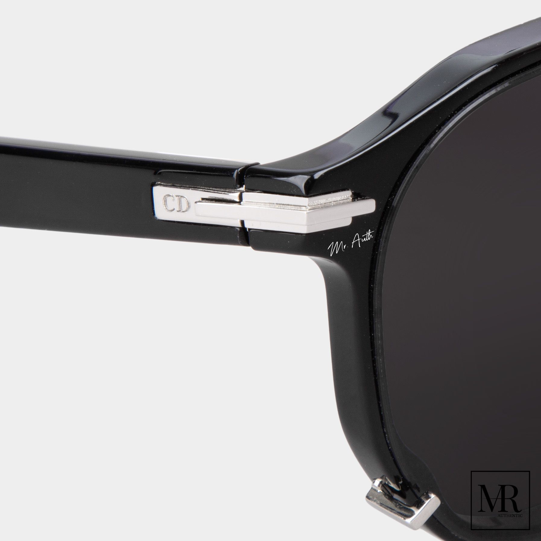 Kính mát Dior Sunglasses.