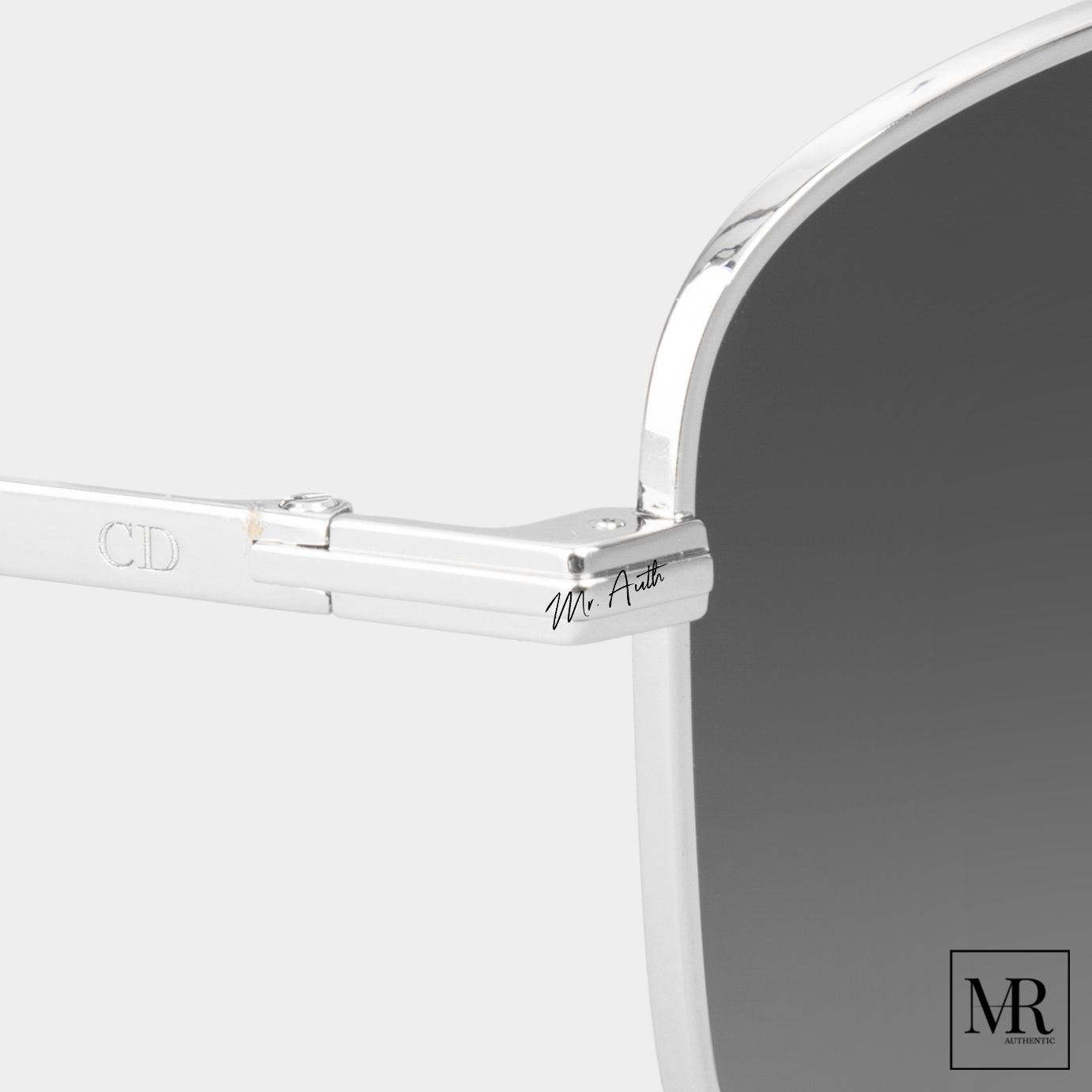 Kính mát Dior Sunglasses.