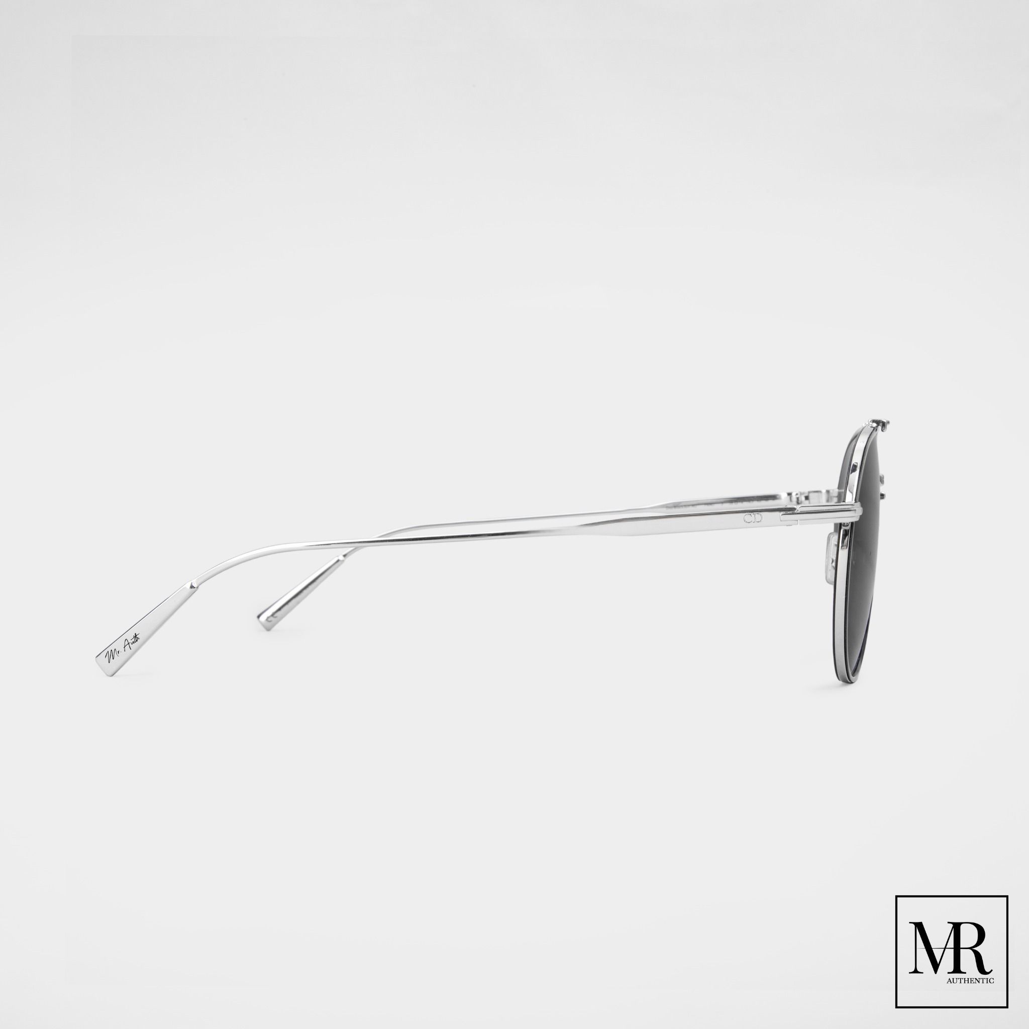 Kính mát Dior Sunglasses.