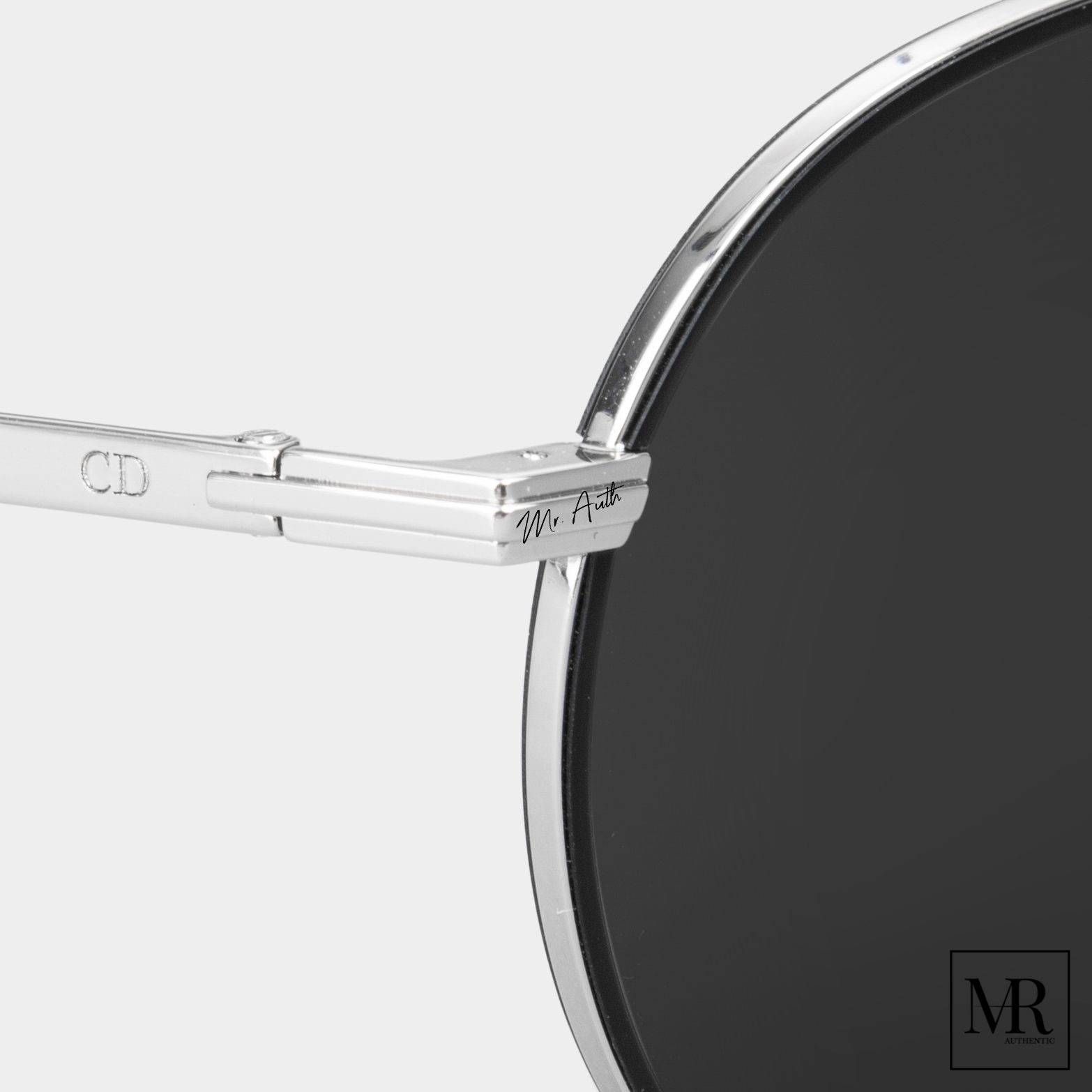 Kính mát Dior Sunglasses.