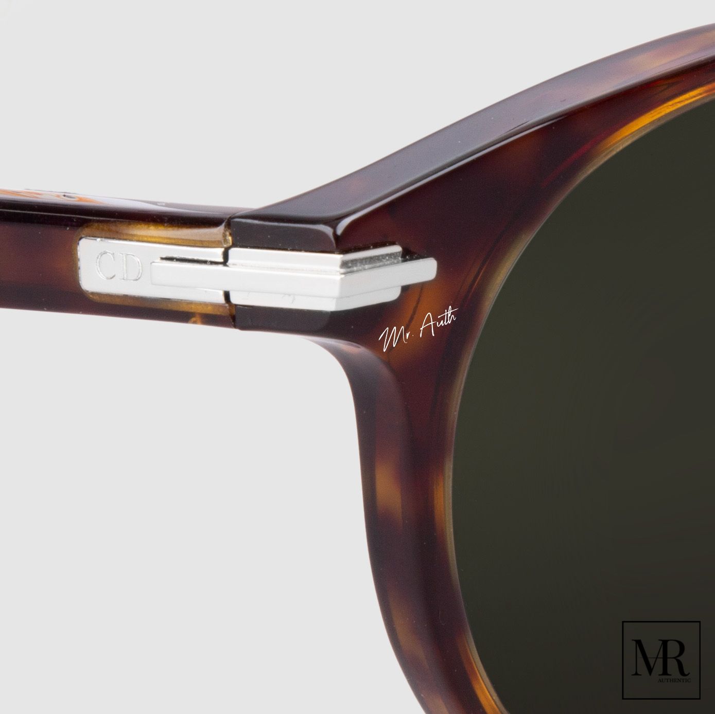 Kính mát Dior Sunglasses.