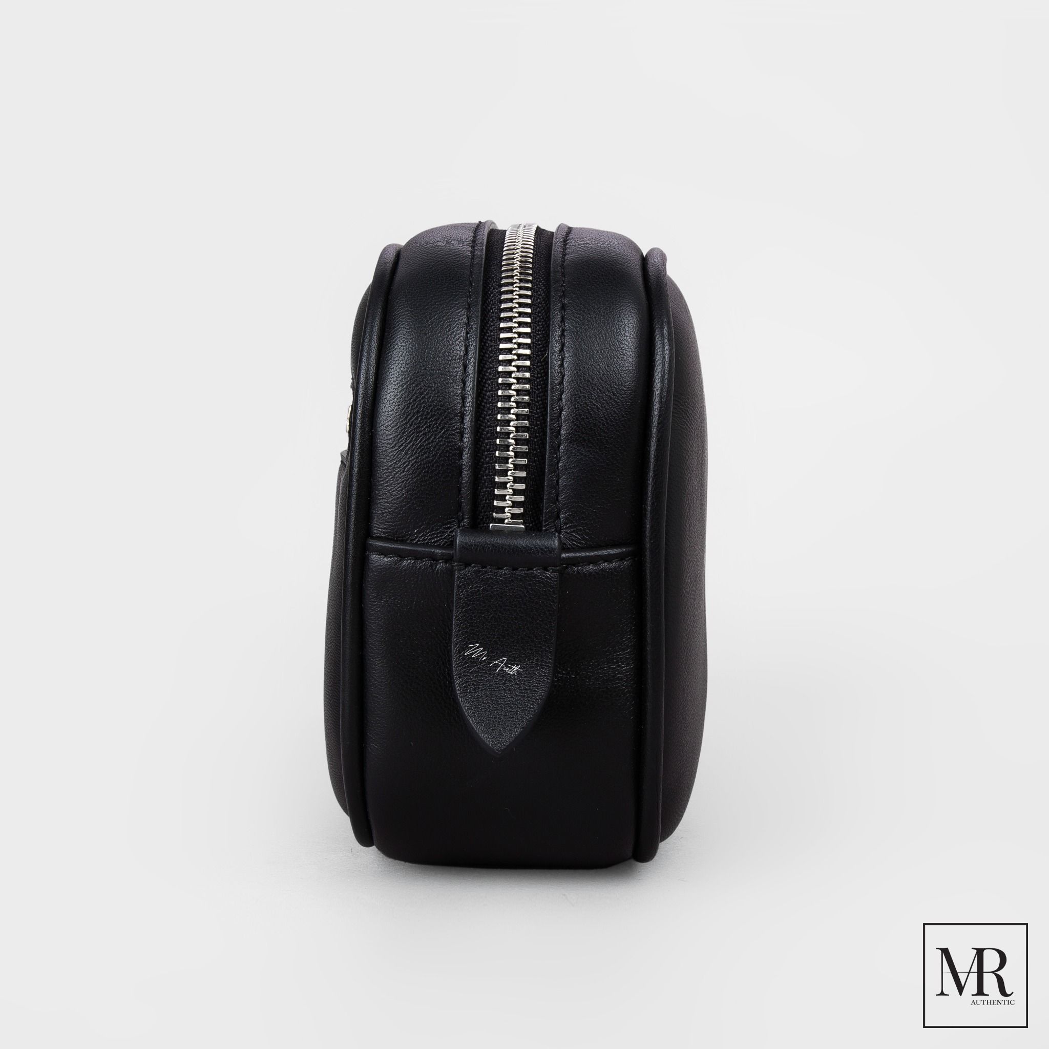 Túi Alexander McQueen Leather Pouch Bag.