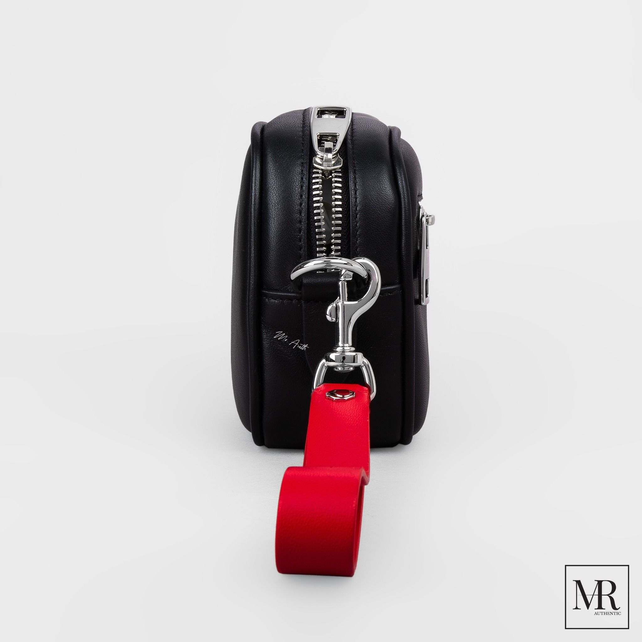 Túi Alexander McQueen Leather Pouch Bag.