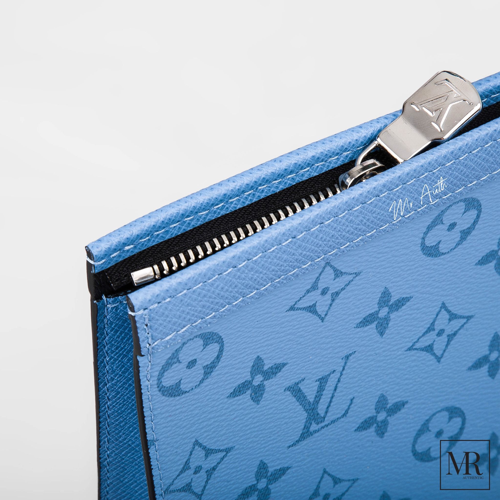 Túi Louis Vuitton Pochette Voyage MM Leather