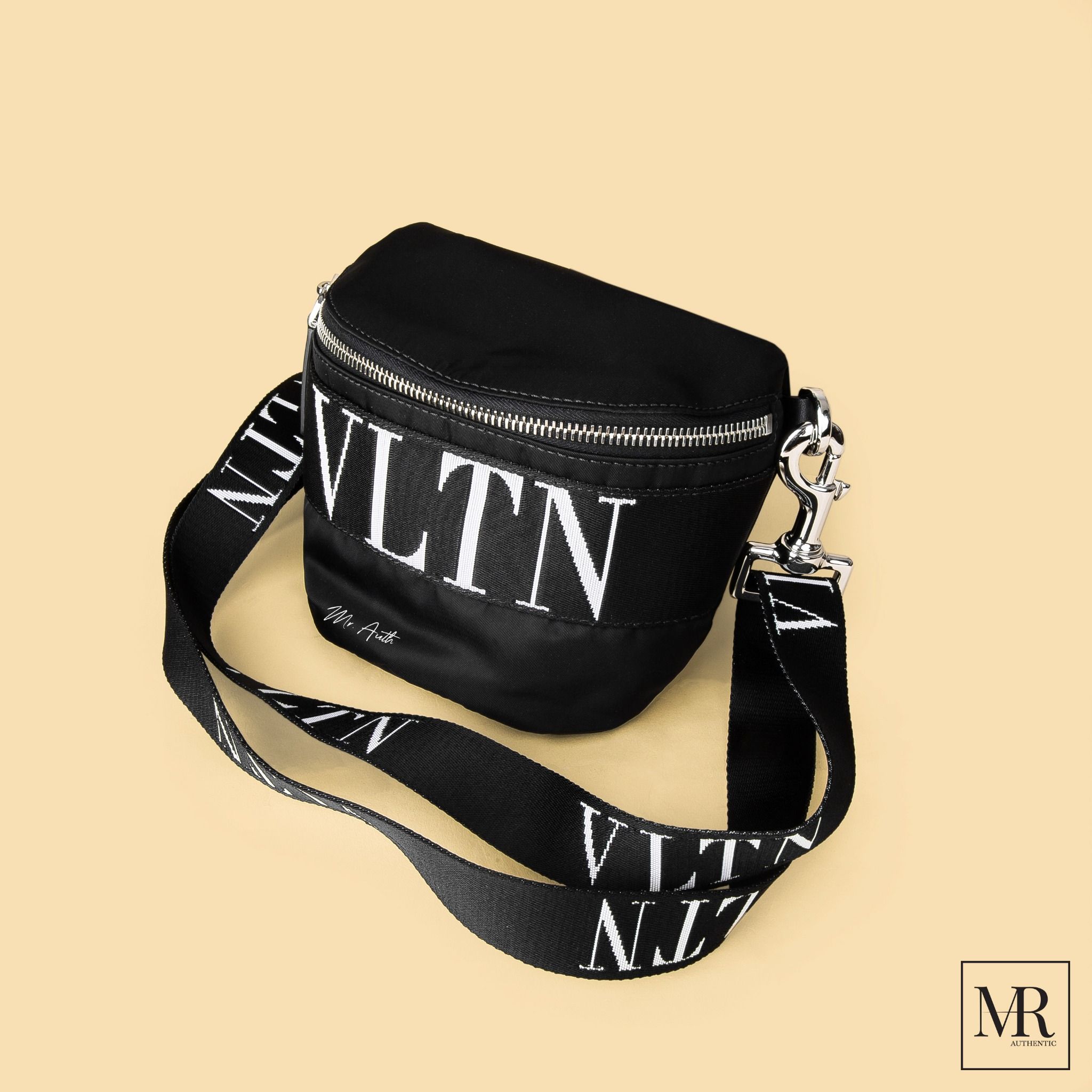 Túi Valentino Garavani VLTN Small Satch Bumbag.