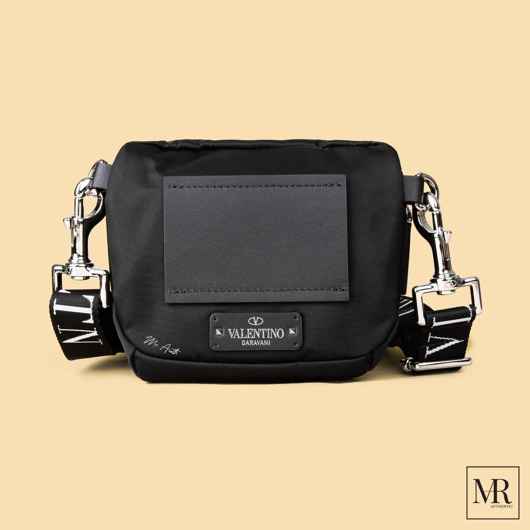 Túi Valentino Garavani VLTN Small Satch Bumbag.