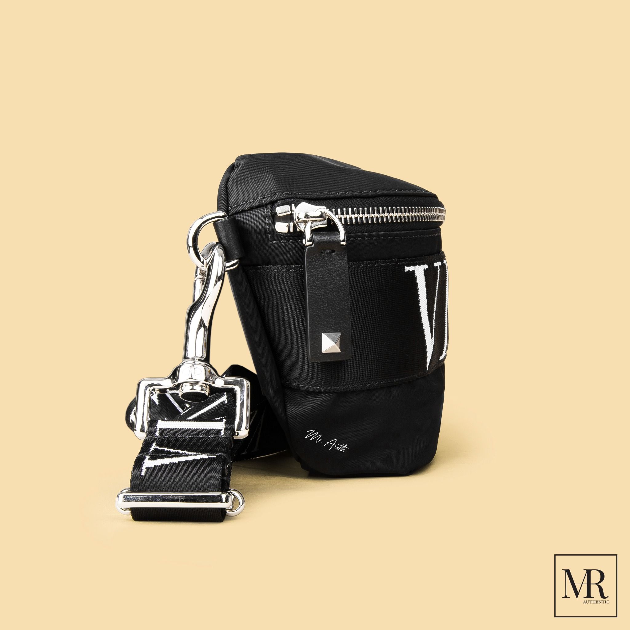 Túi Valentino Garavani VLTN Small Satch Bumbag.