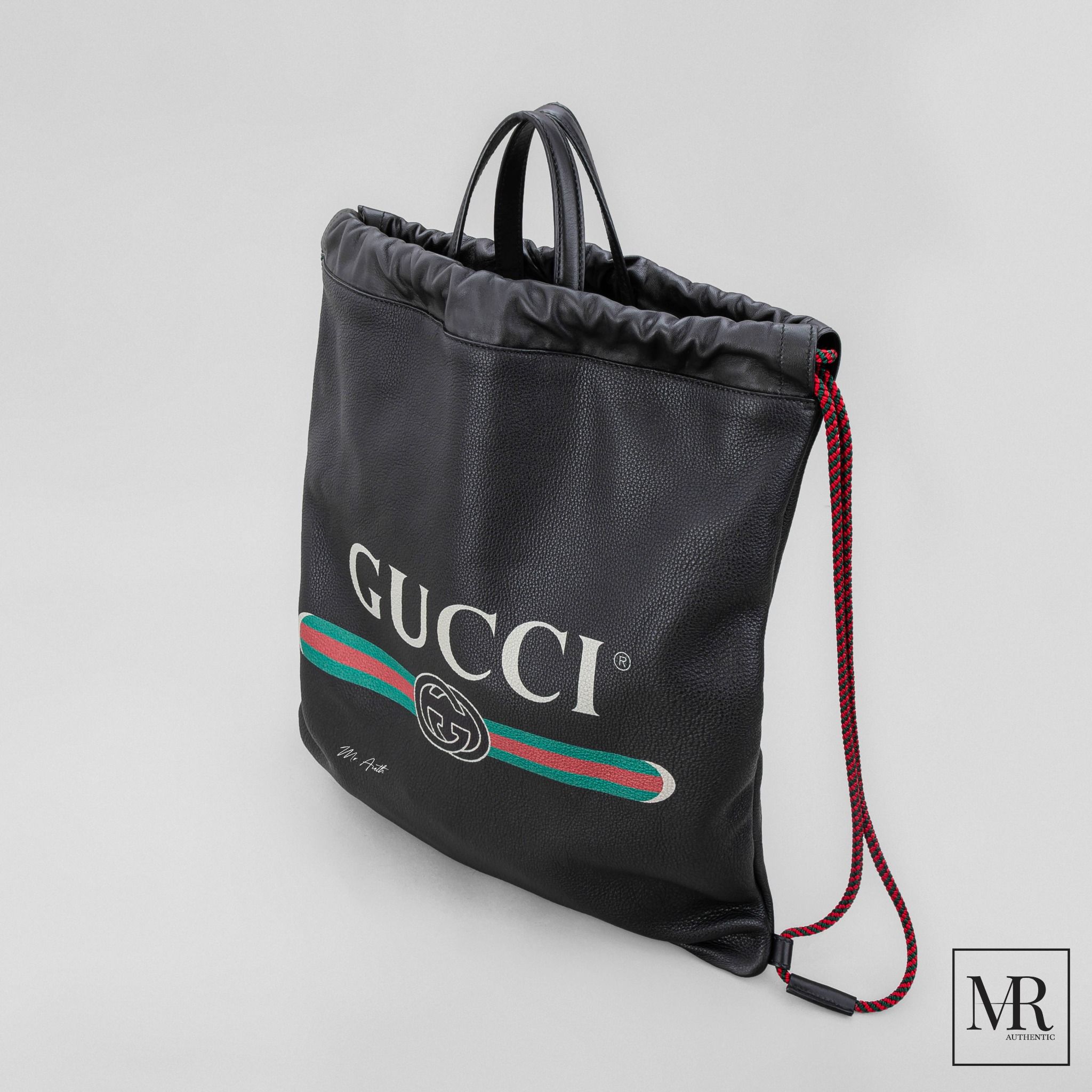 Túi Gucci Drawstring Backpack.