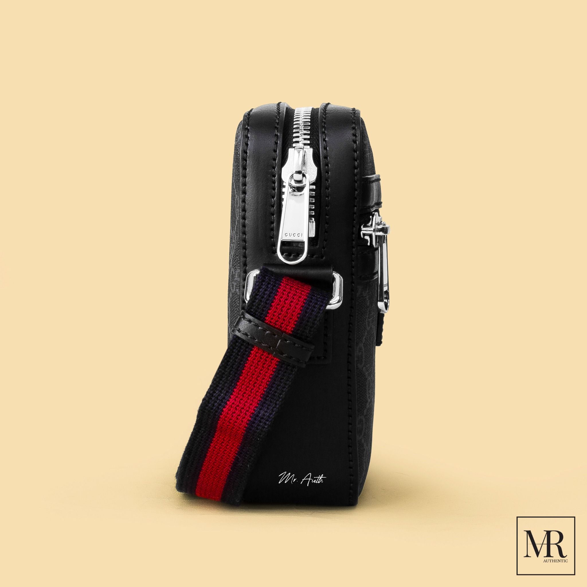 Túi Gucci GG Black Messenger.