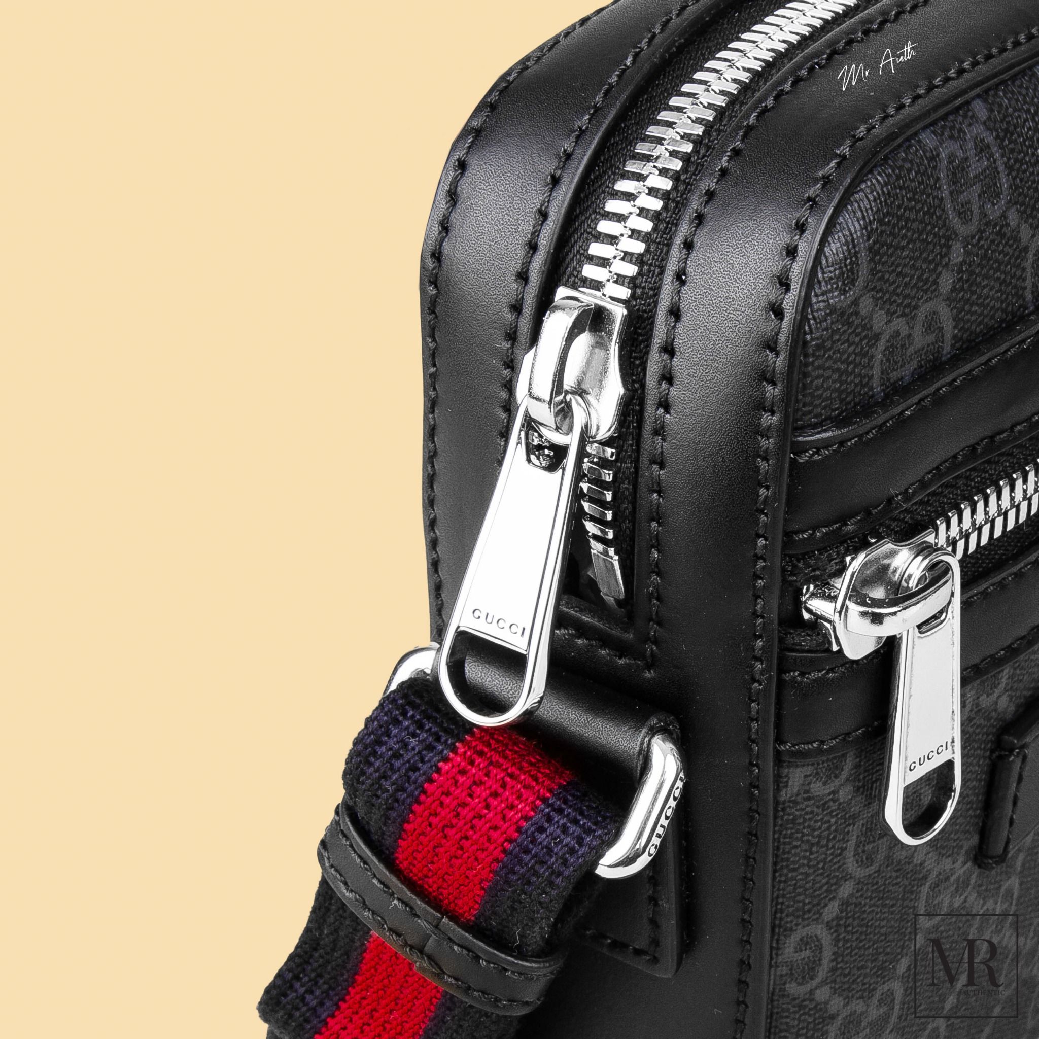 Túi Gucci GG Black Messenger.